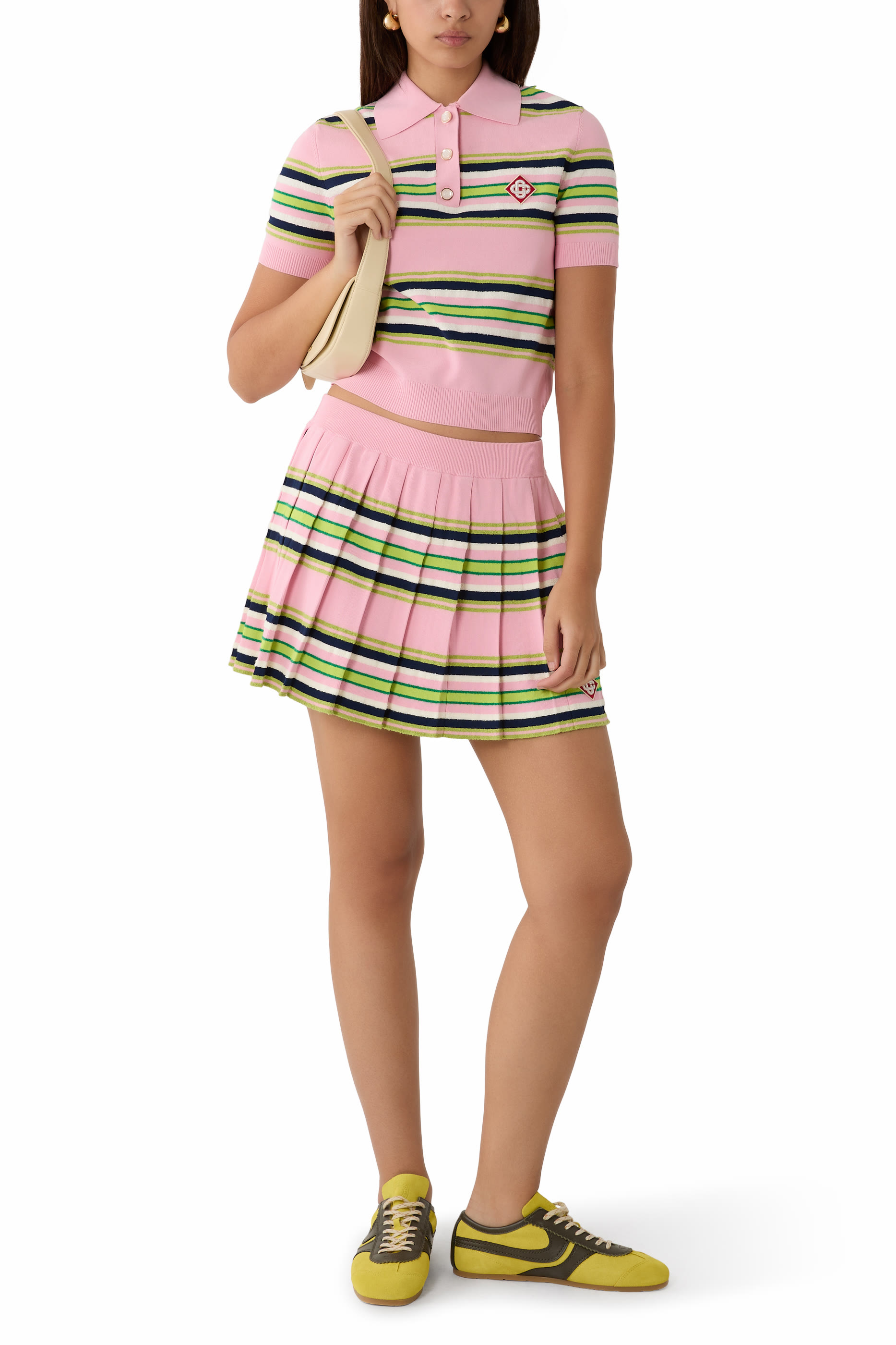 قميص بولو بقصة ضيقة ونقشة مخططة