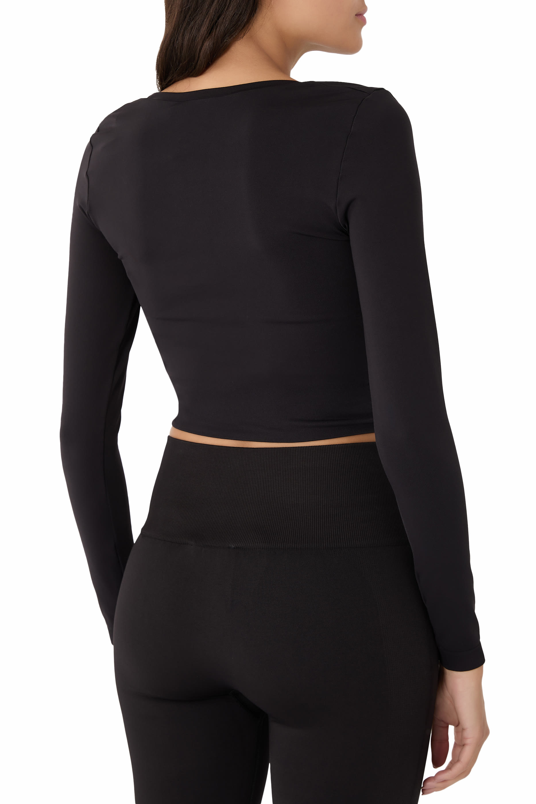 بلوزة بأكمام طويلة وقصة قصيرة خامات نباتية مطاطية