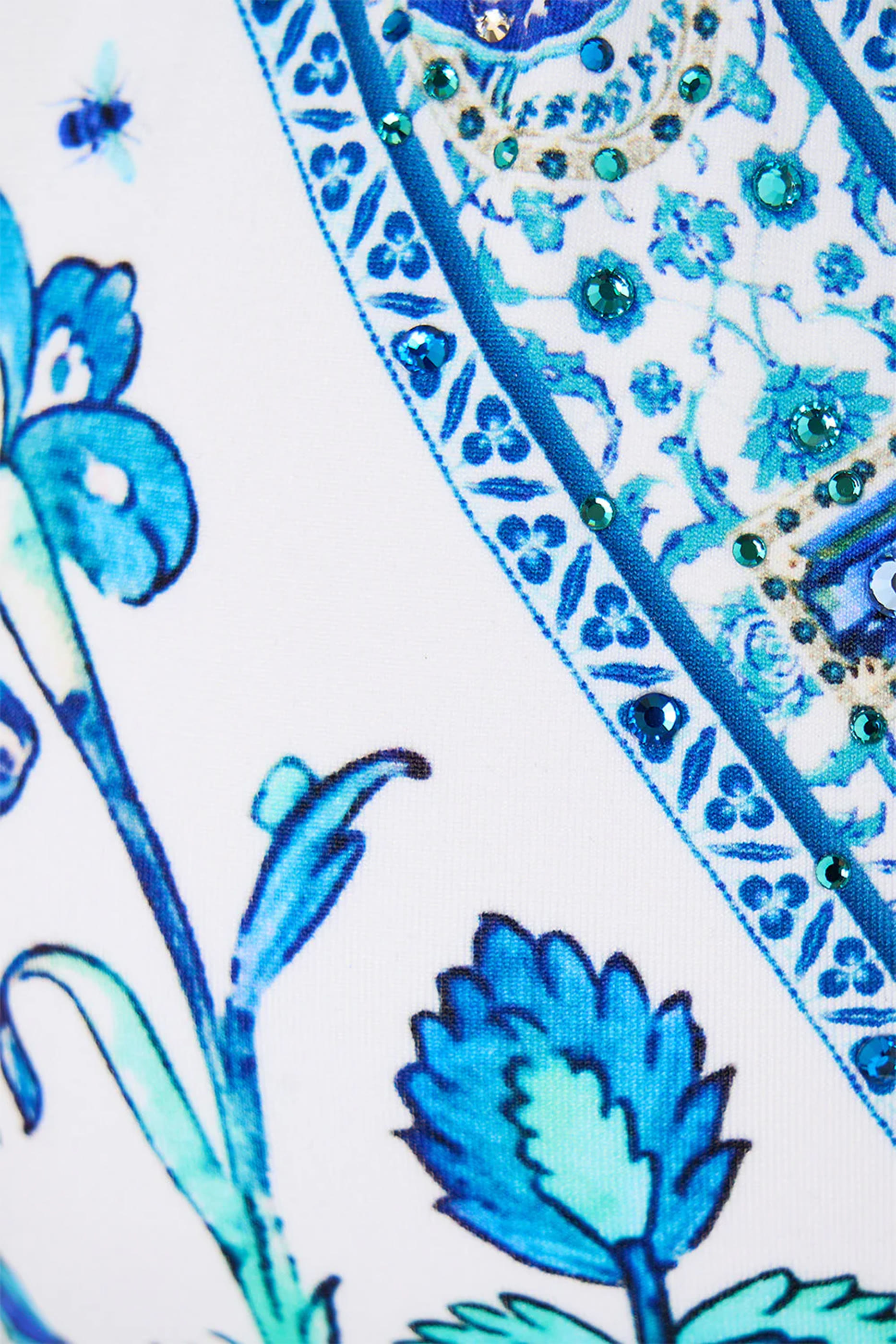 طقم بيكيني بقوالب مثلثة وأربطة جانبية وحلقات