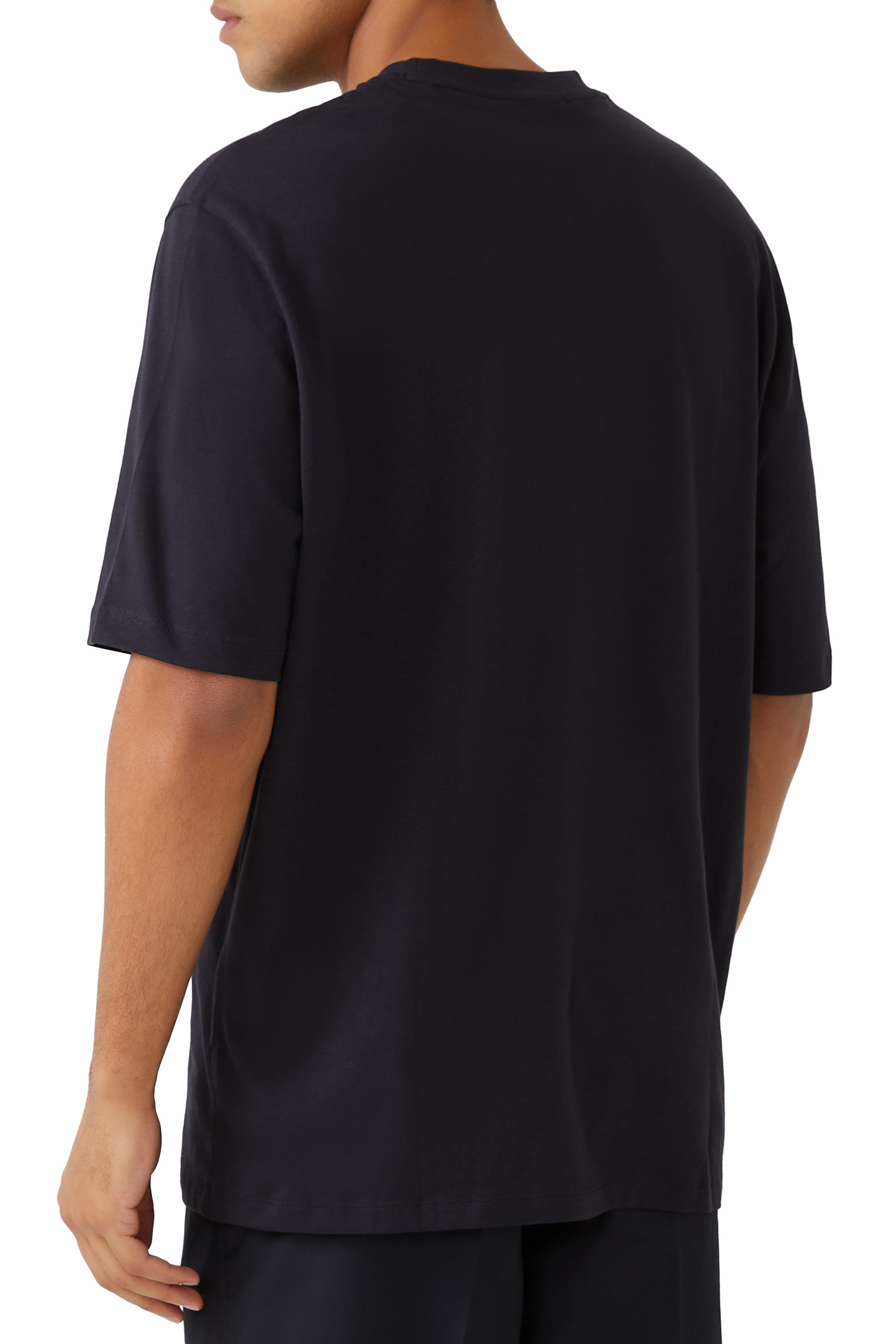 تيشيرت بأكمام قصيرة