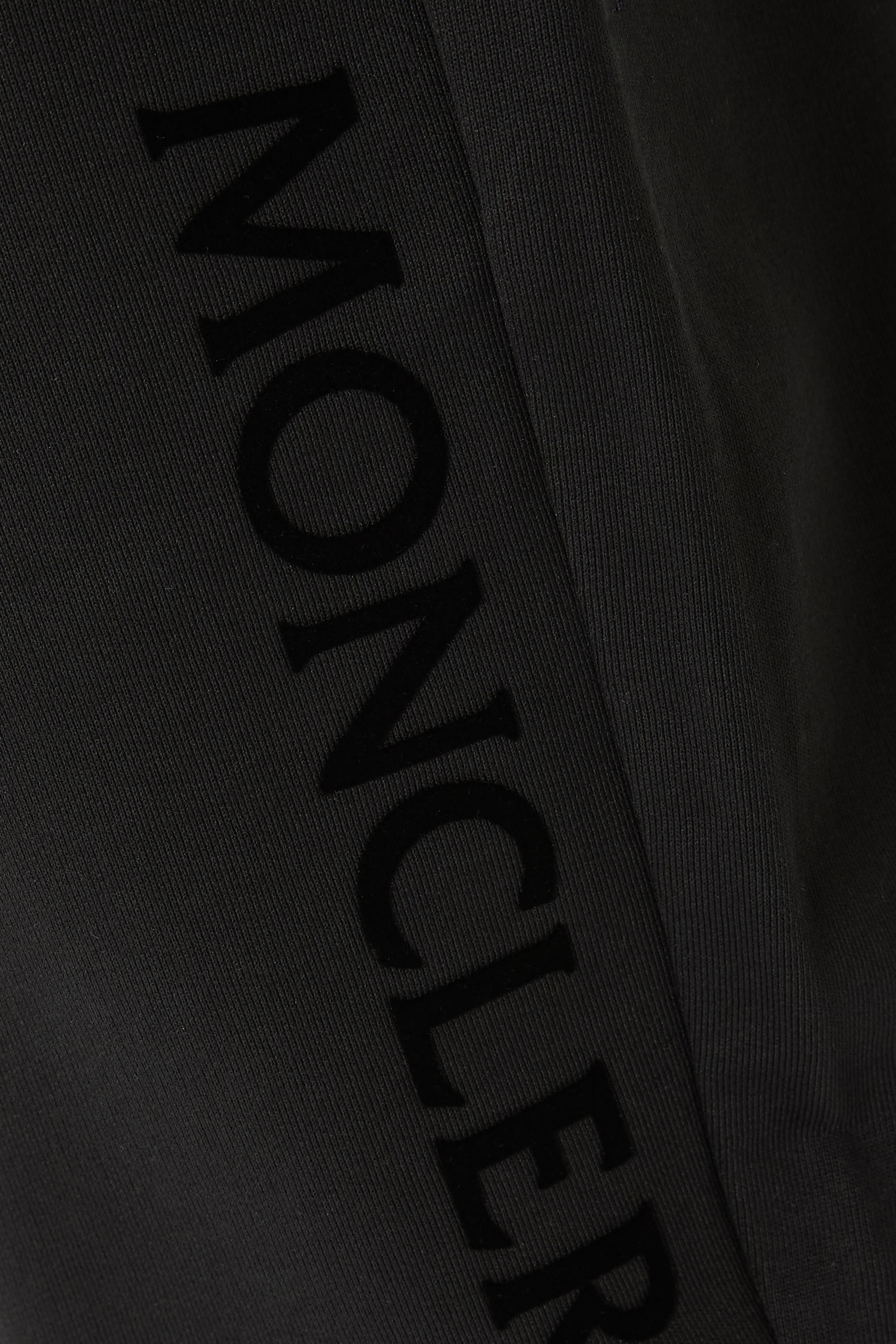 بنطال رياضي بشعار الماركة قطن