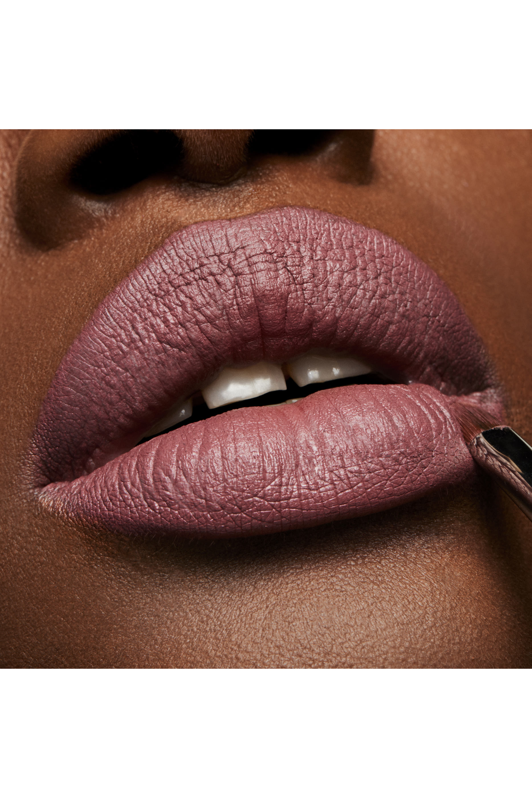 أحمر شفاه غير لامع