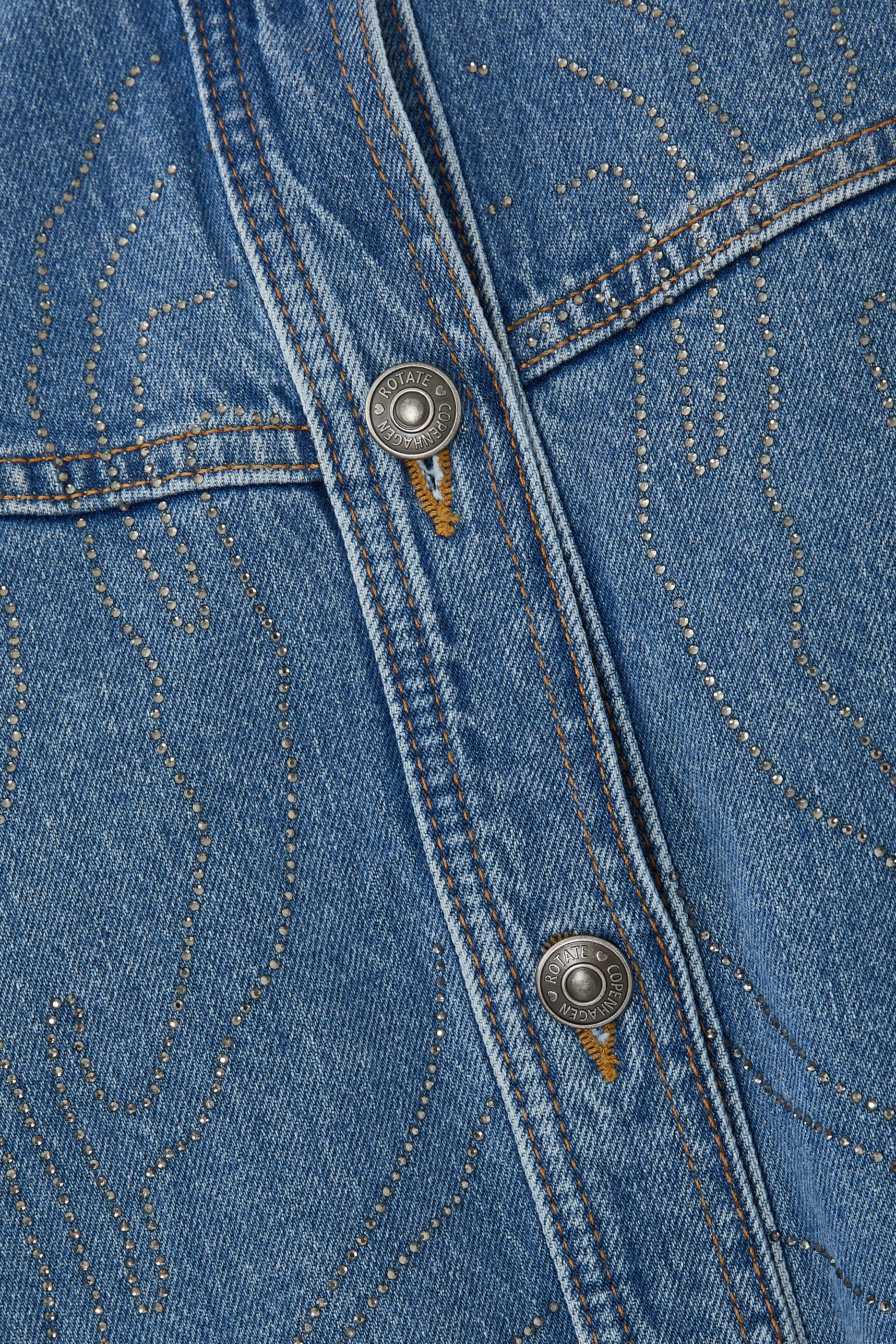 قميص دنيم أني مزيّن بأحجار الراين