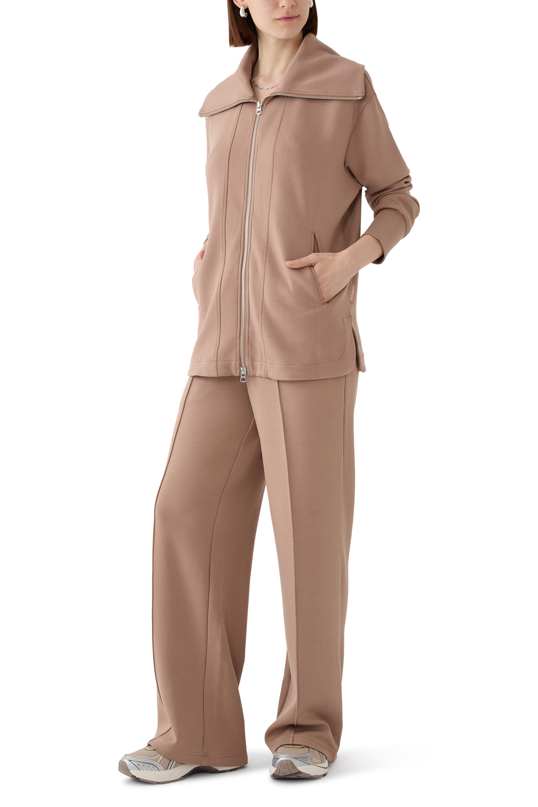 بنطال بقصة ساق واسعة