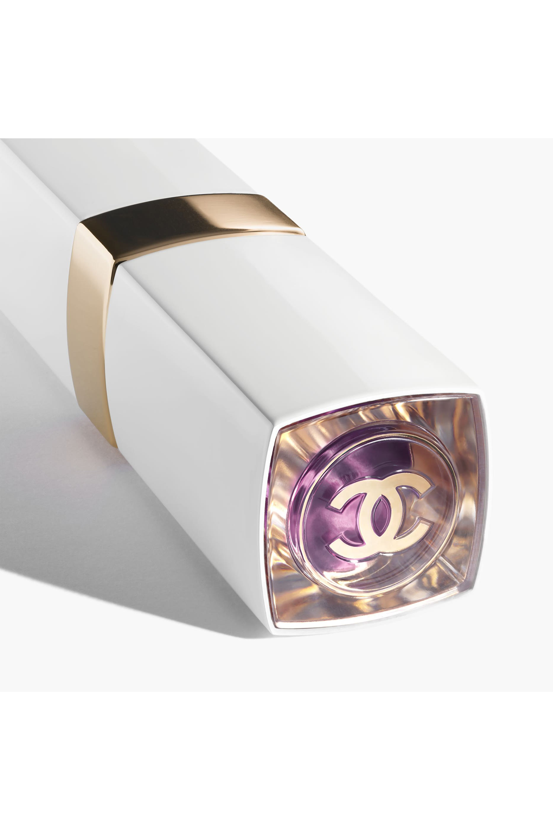 مرطب شفاه ملون Chanel Rouge Coco Baume Shine Hydrating Beautifying