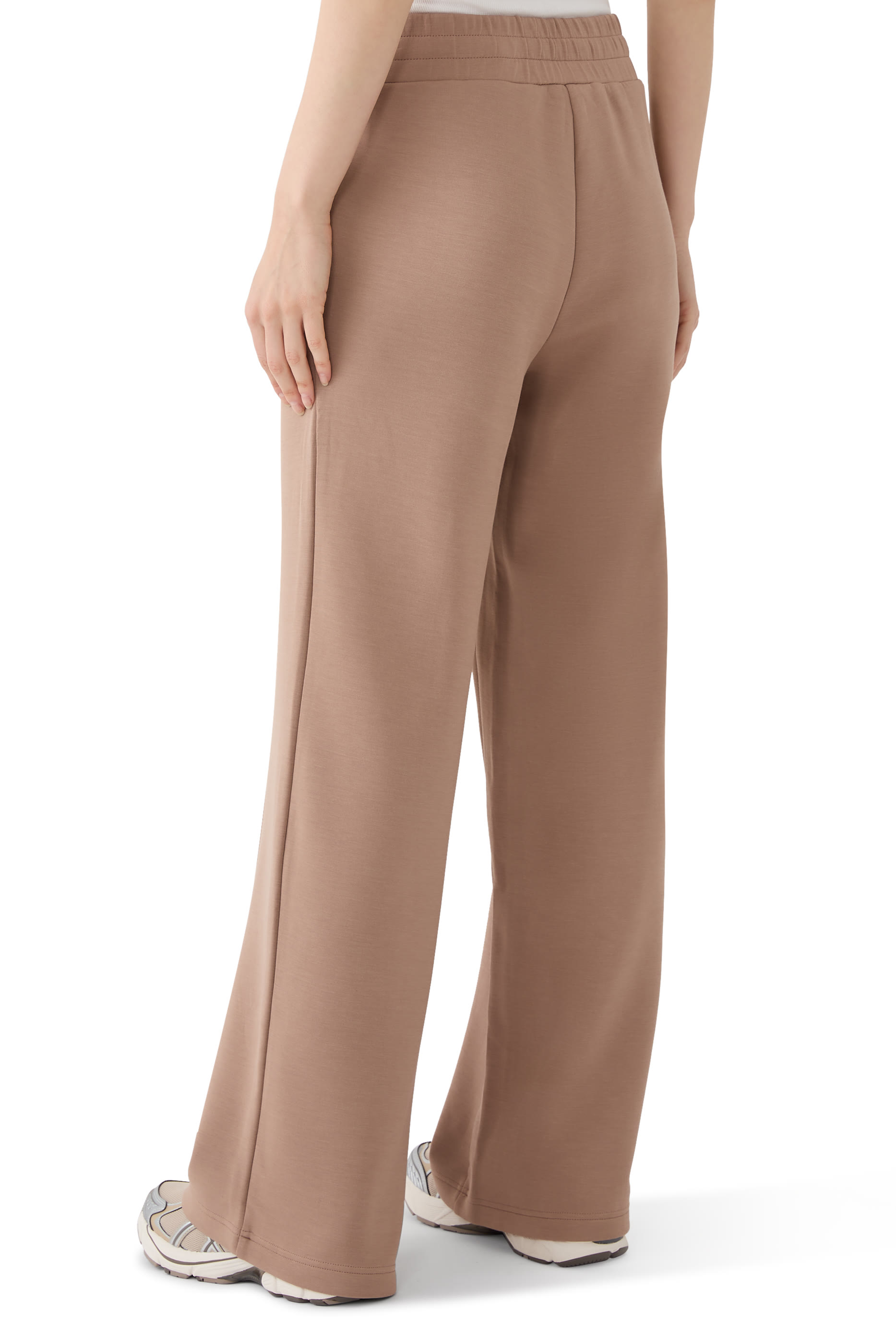 بنطال بقصة ساق واسعة