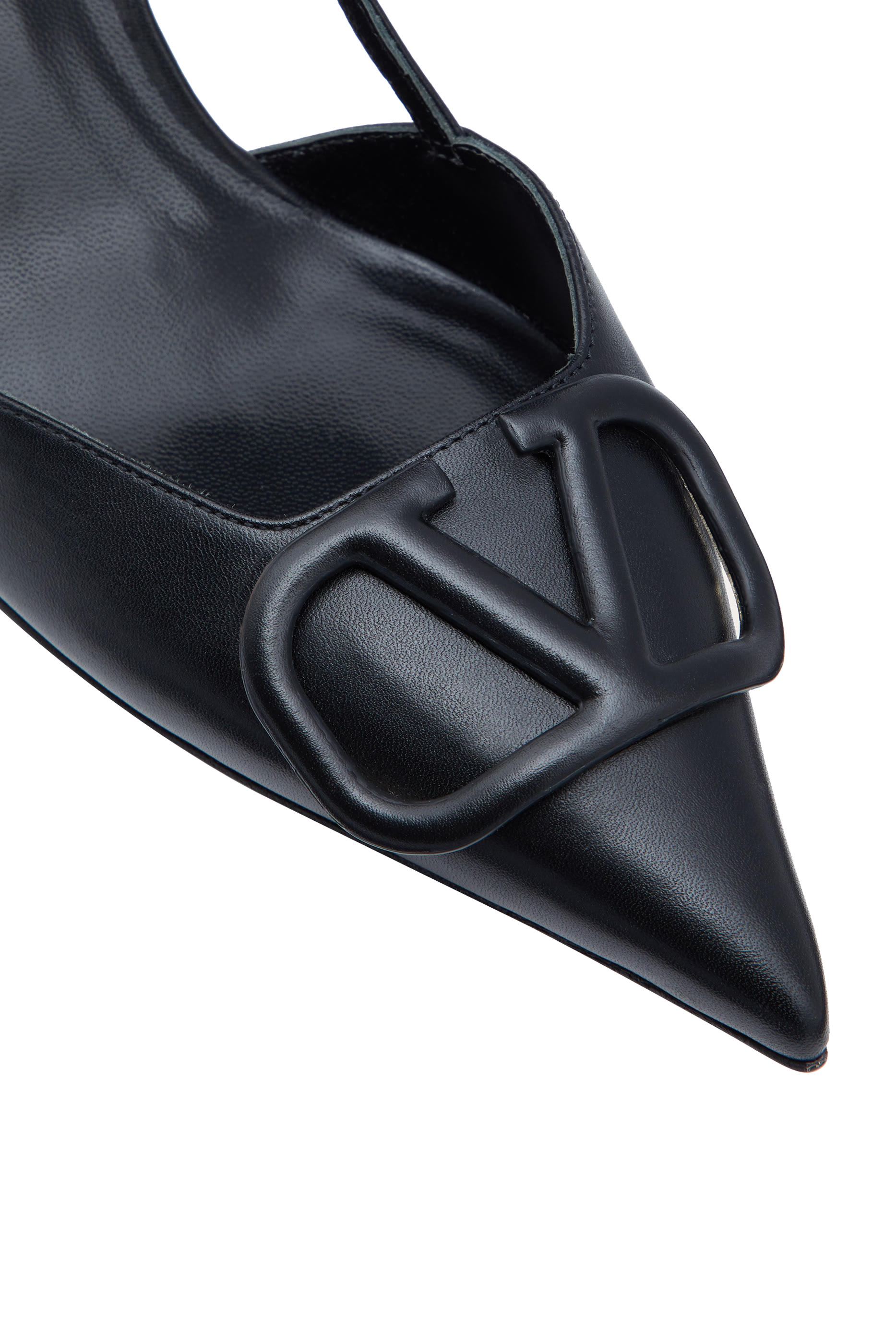 حذاء كلاسيكي بسير خلفي وشعار الماركة