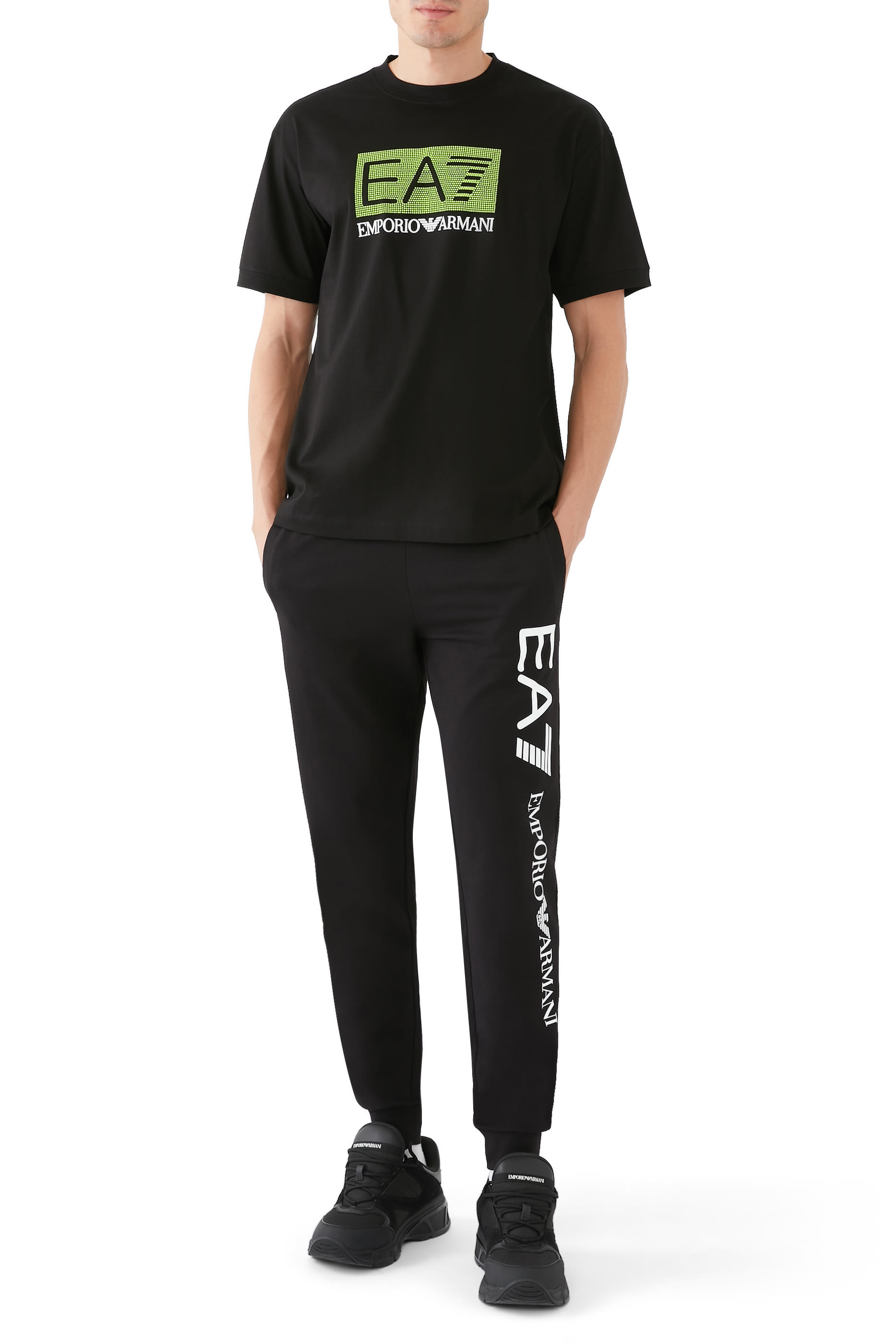 تيشيرت بشعار الماركة