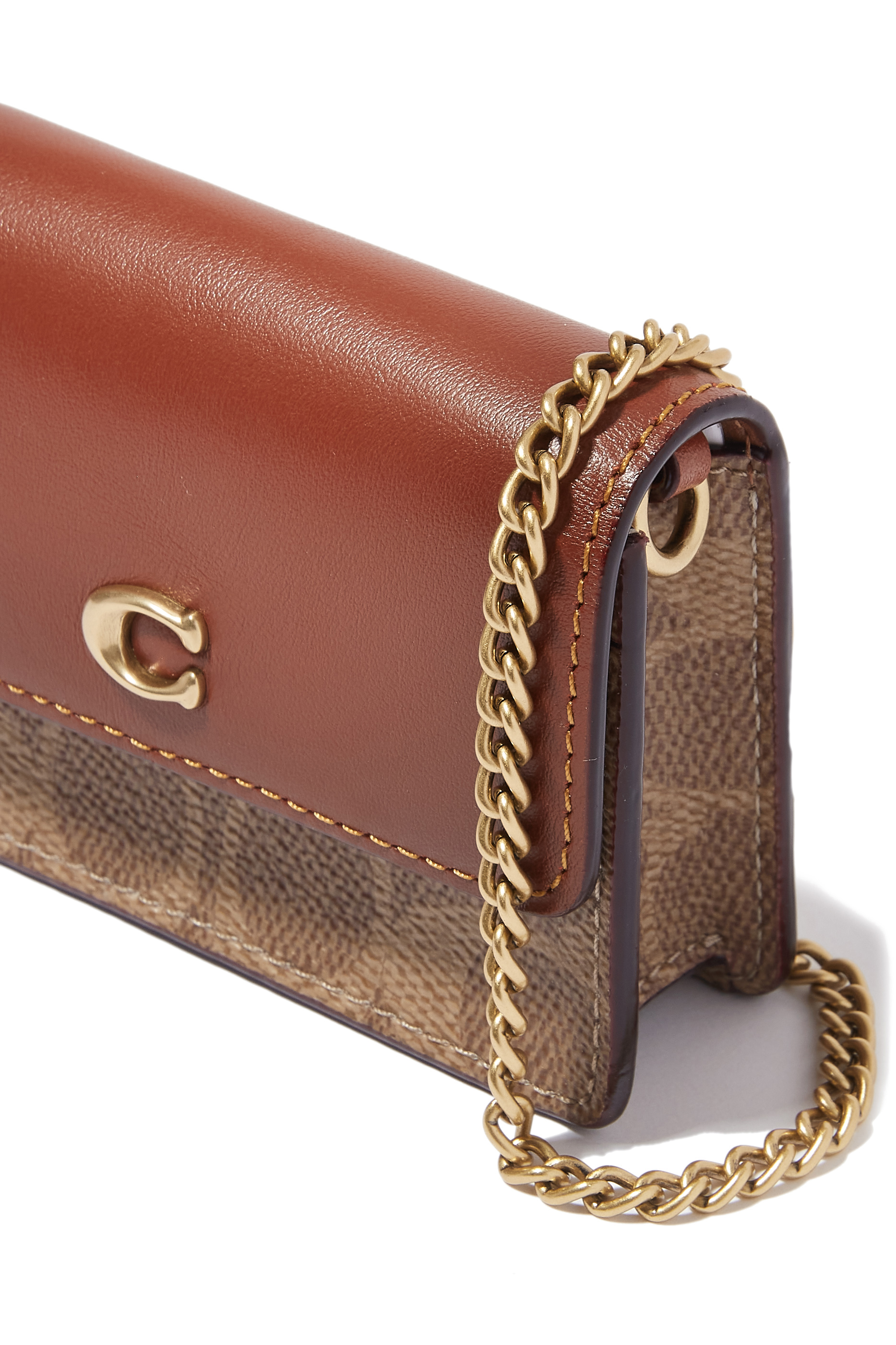 حافظة بطاقات بغطاء قلاب