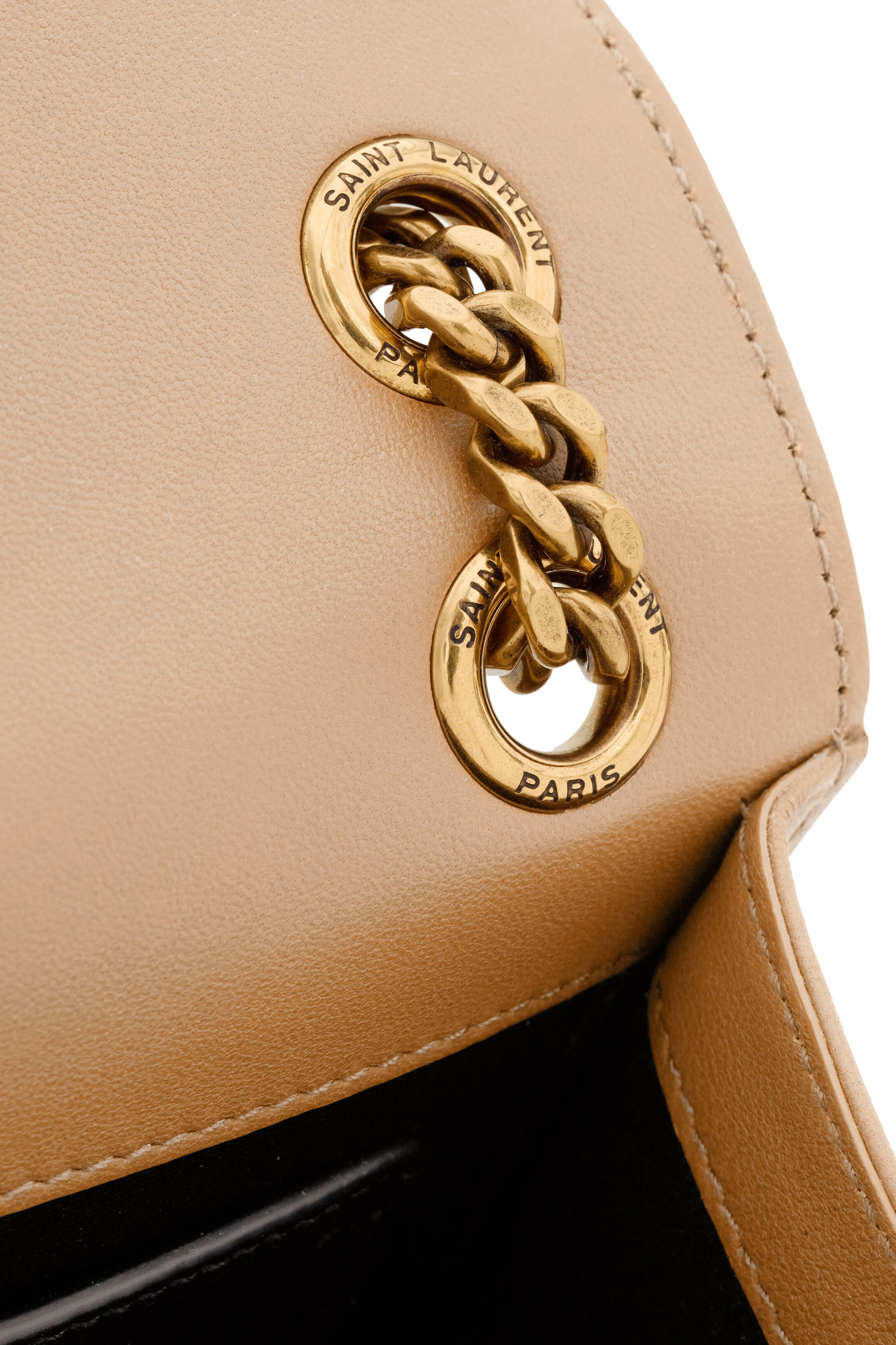 حقيبة متوسطة بتصميم ظرف بحمالة سلسلة