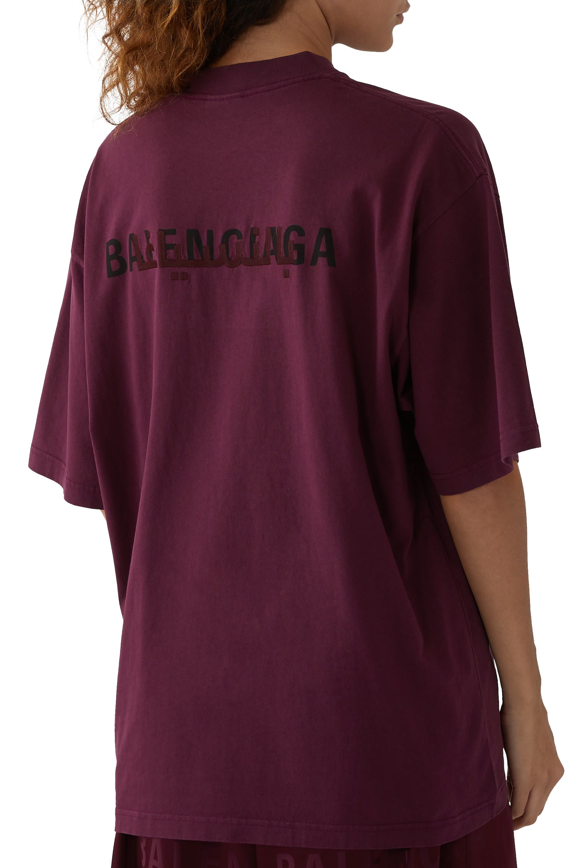 تيشيرت بقصة فضفاضة قليلا