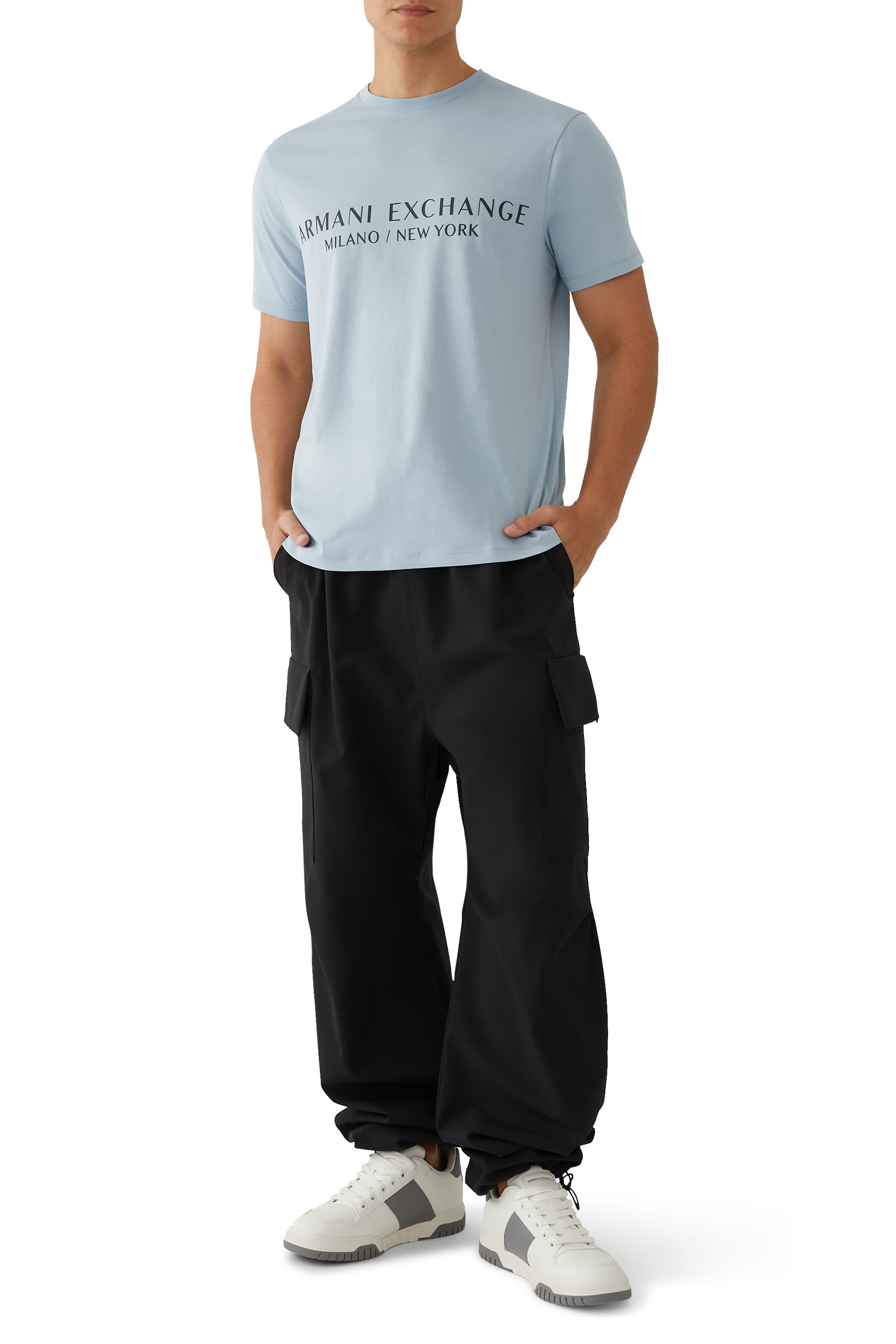 تيشيرت بشعار الماركة بقصة عادية