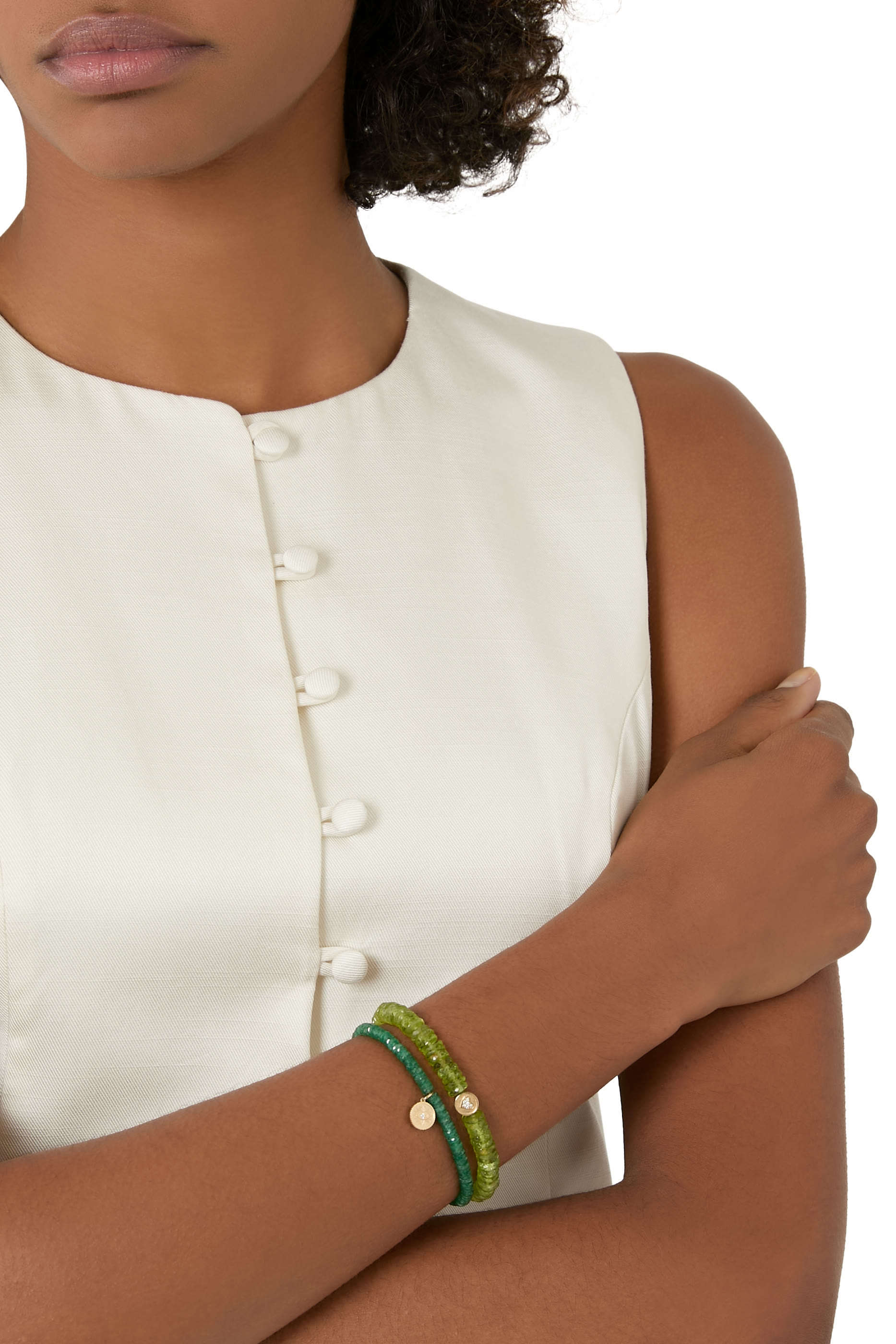 سوار بحلية دائرية بعين حسود مرصعة بالماس الماركيز، ذهب أصفر عيار 14 وخرز افينتورين