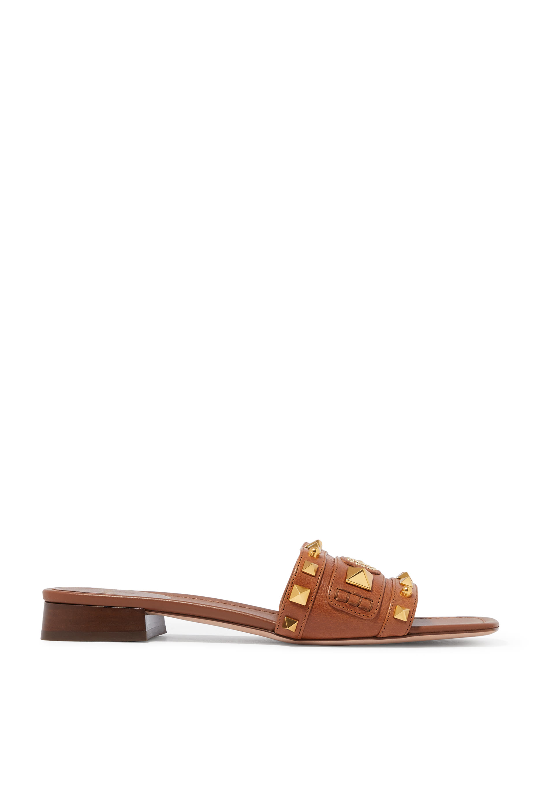 حذاء مفتوح بحلي هرمية