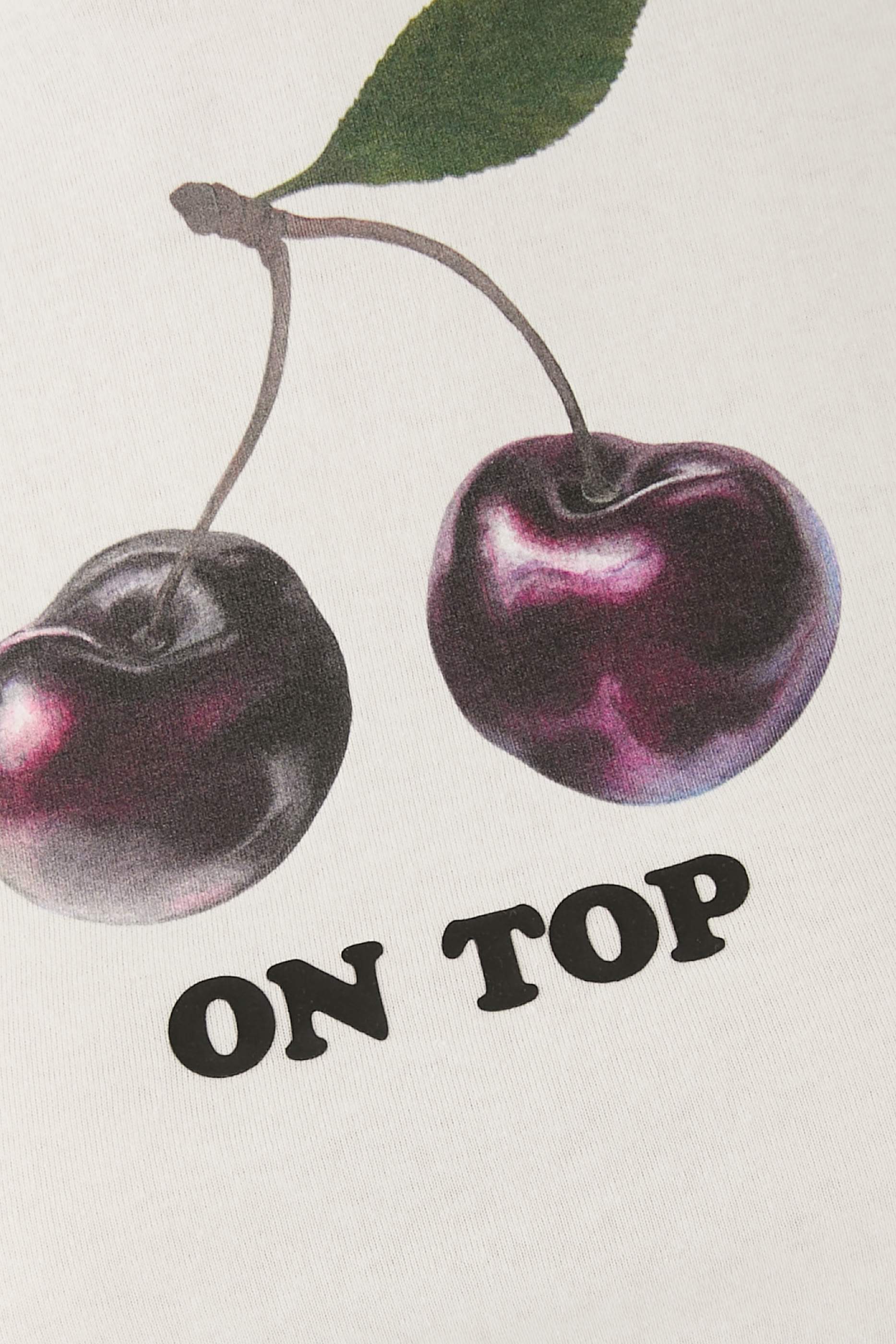 تيشيرت بلا أكمام بنقشة كرز