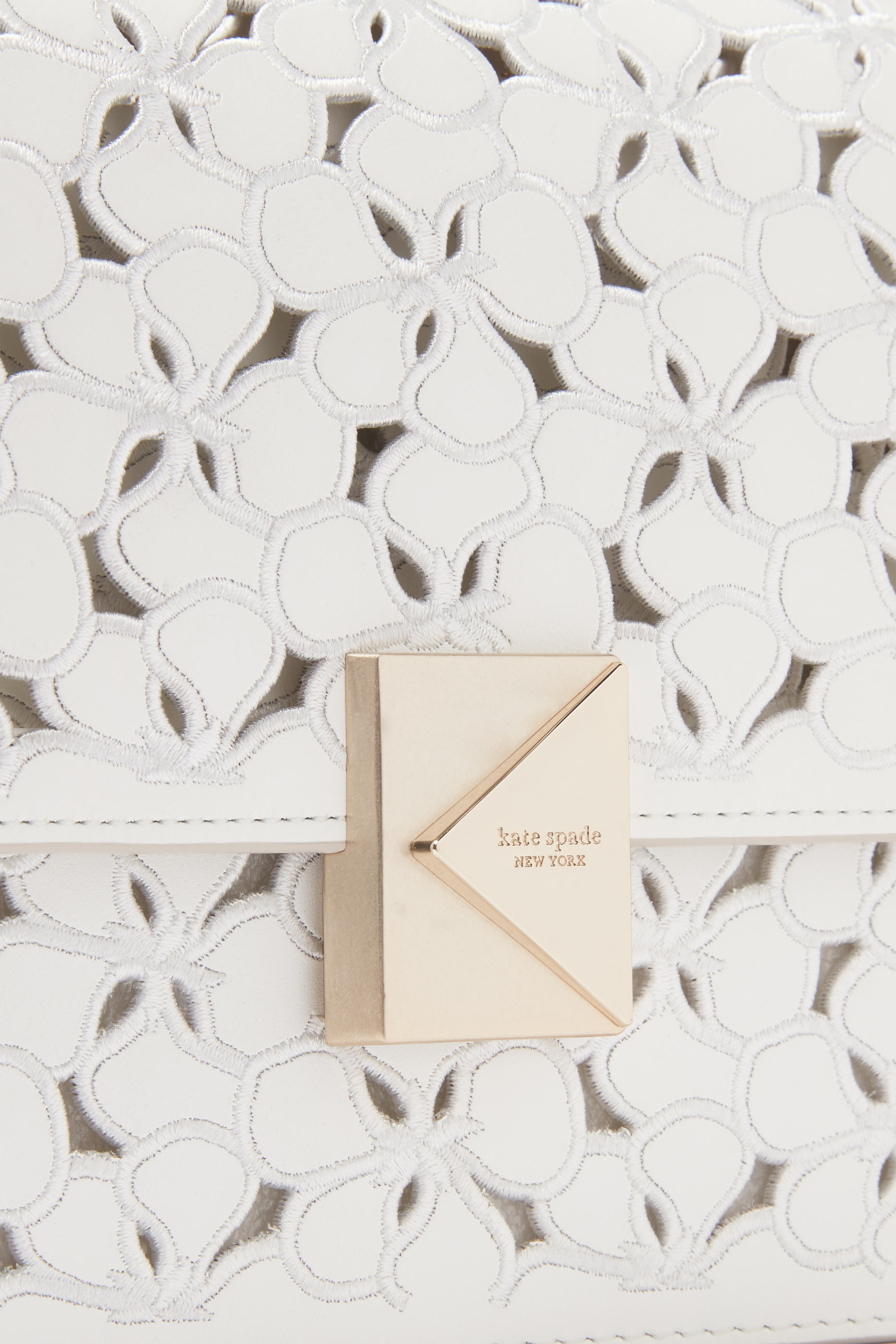 حقيبة كروس بودي ديكو قابلة للتعديل بتطريزت مفرغة جلد