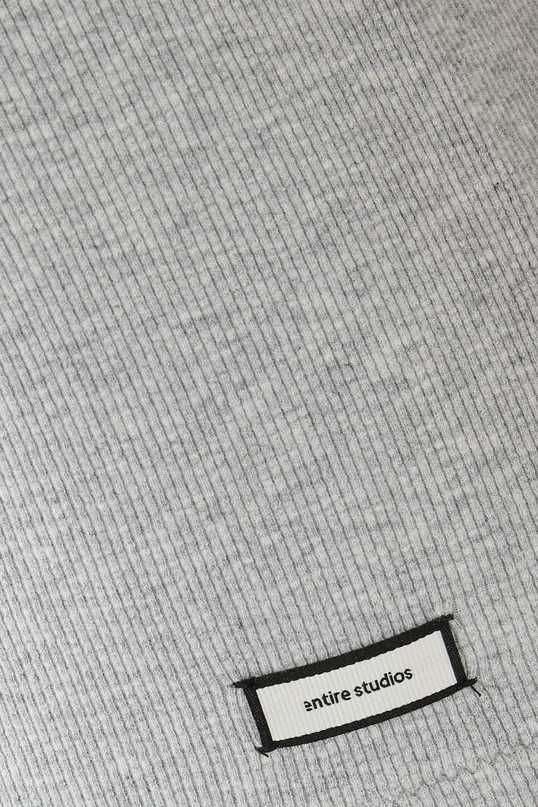 شورت بشعار الماركة للبيت