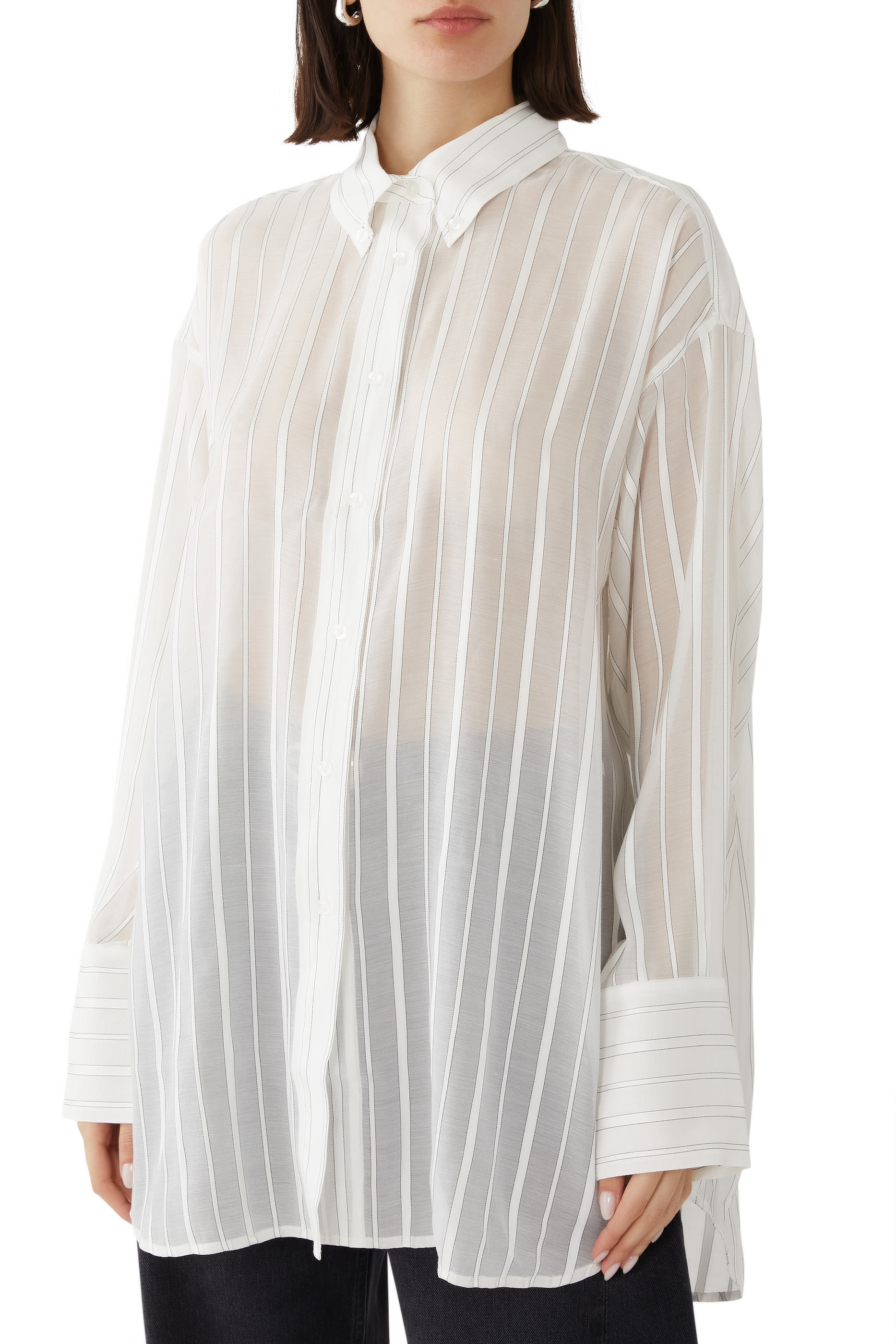 قميص بقصة فضفاضة