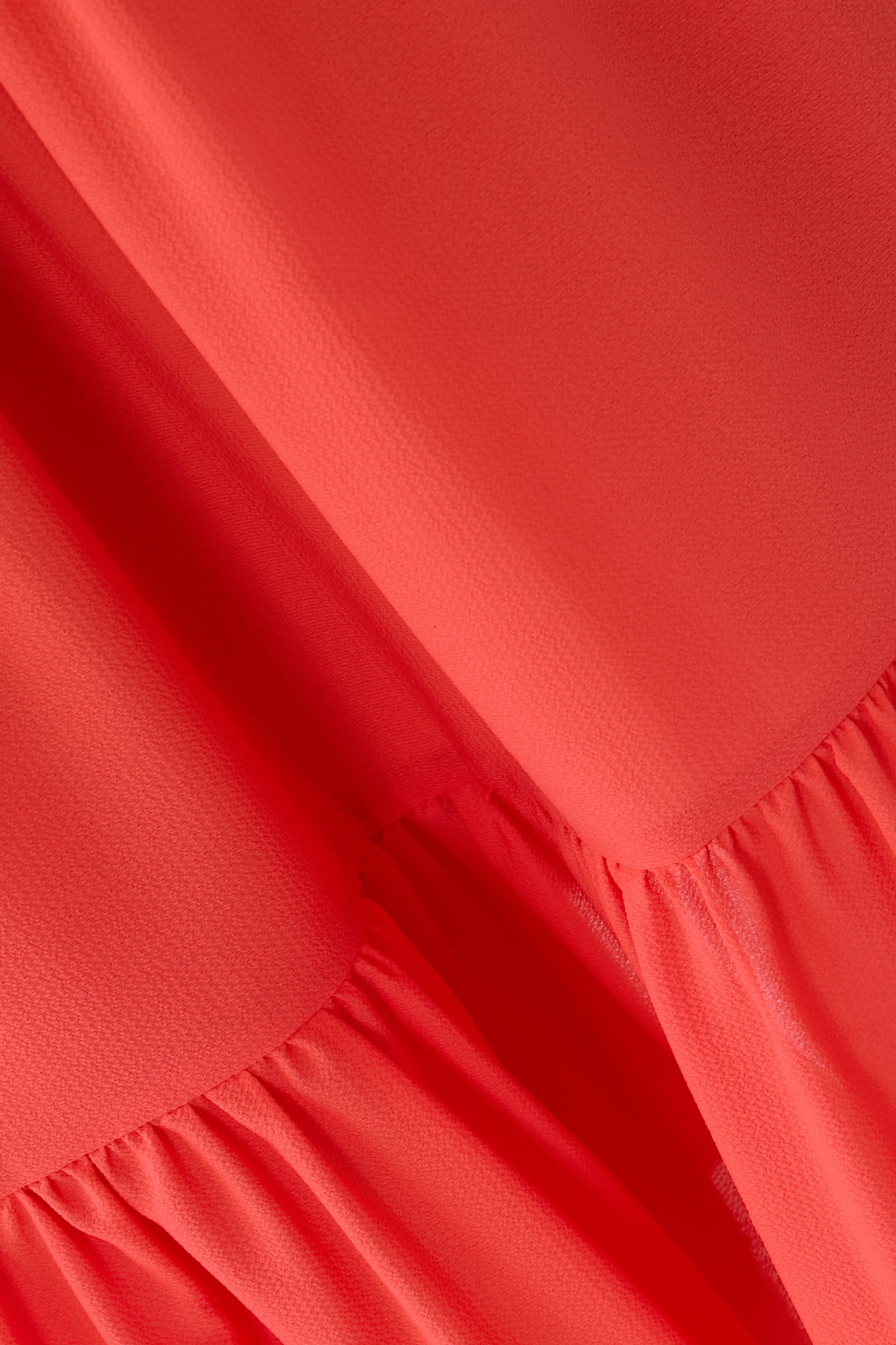 تنورة توميريس متوسطة الطول