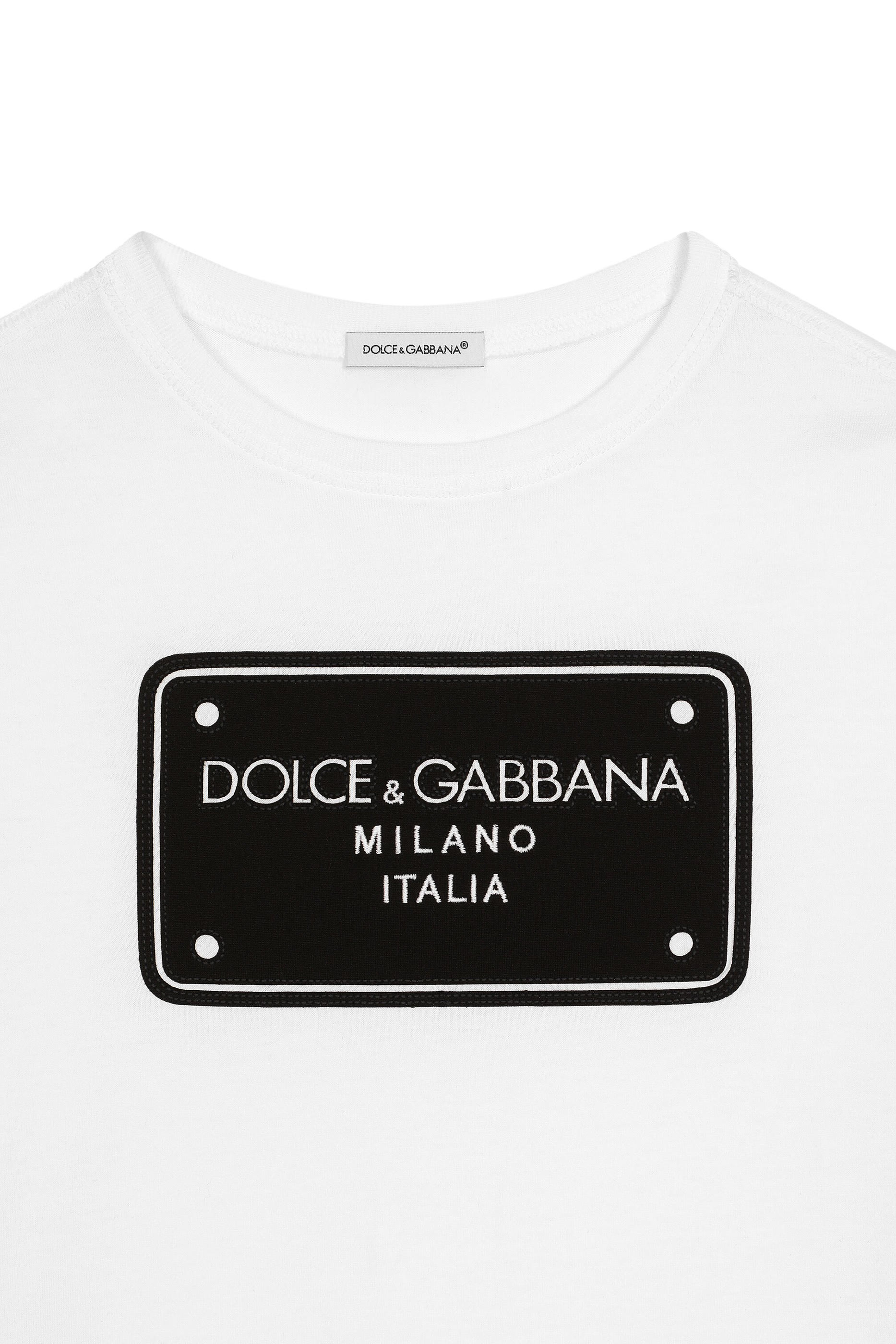 تيشيرت بشعار الماركة للأطفال