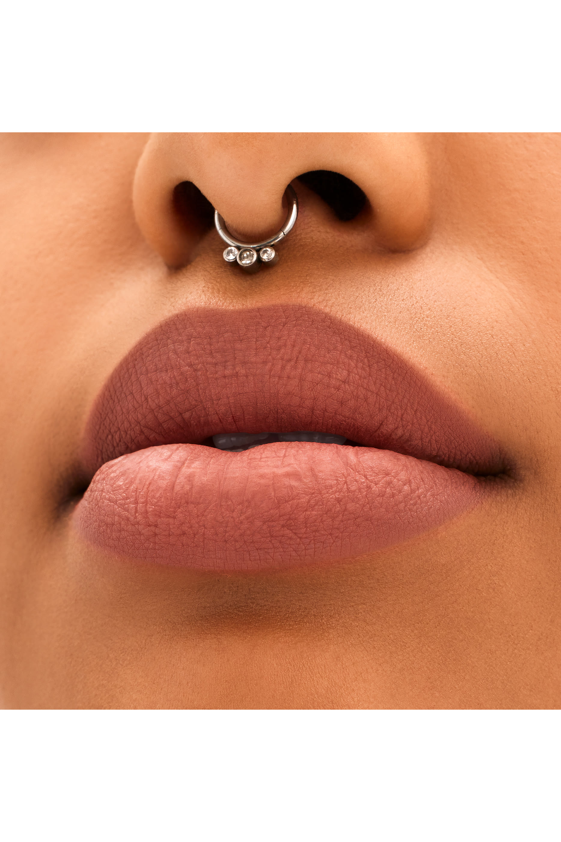 أحمر شفاه لوكت كيس يدوم 24 ساعة