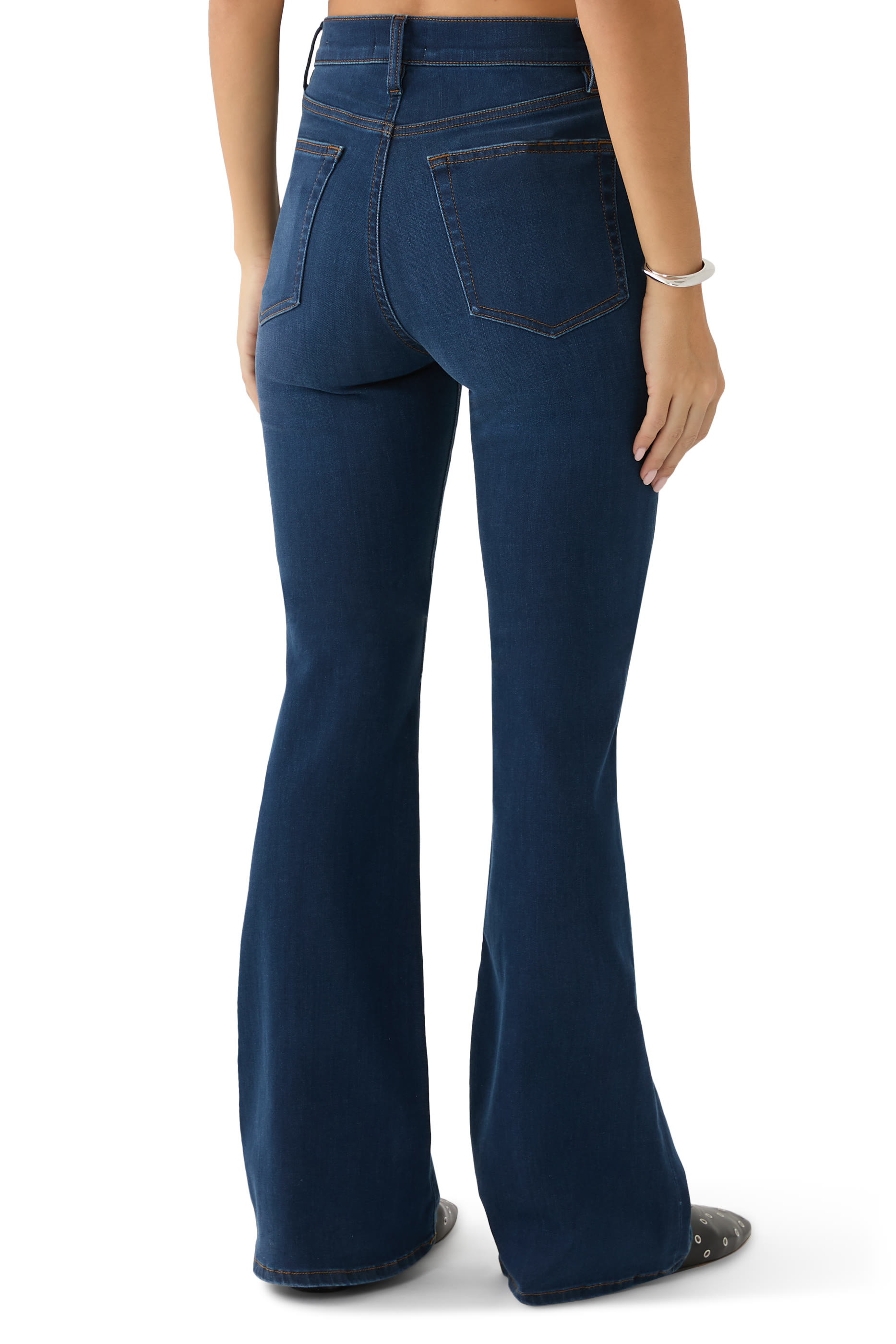 بنطال جينز بقصة واسعة وخصر مرتفع