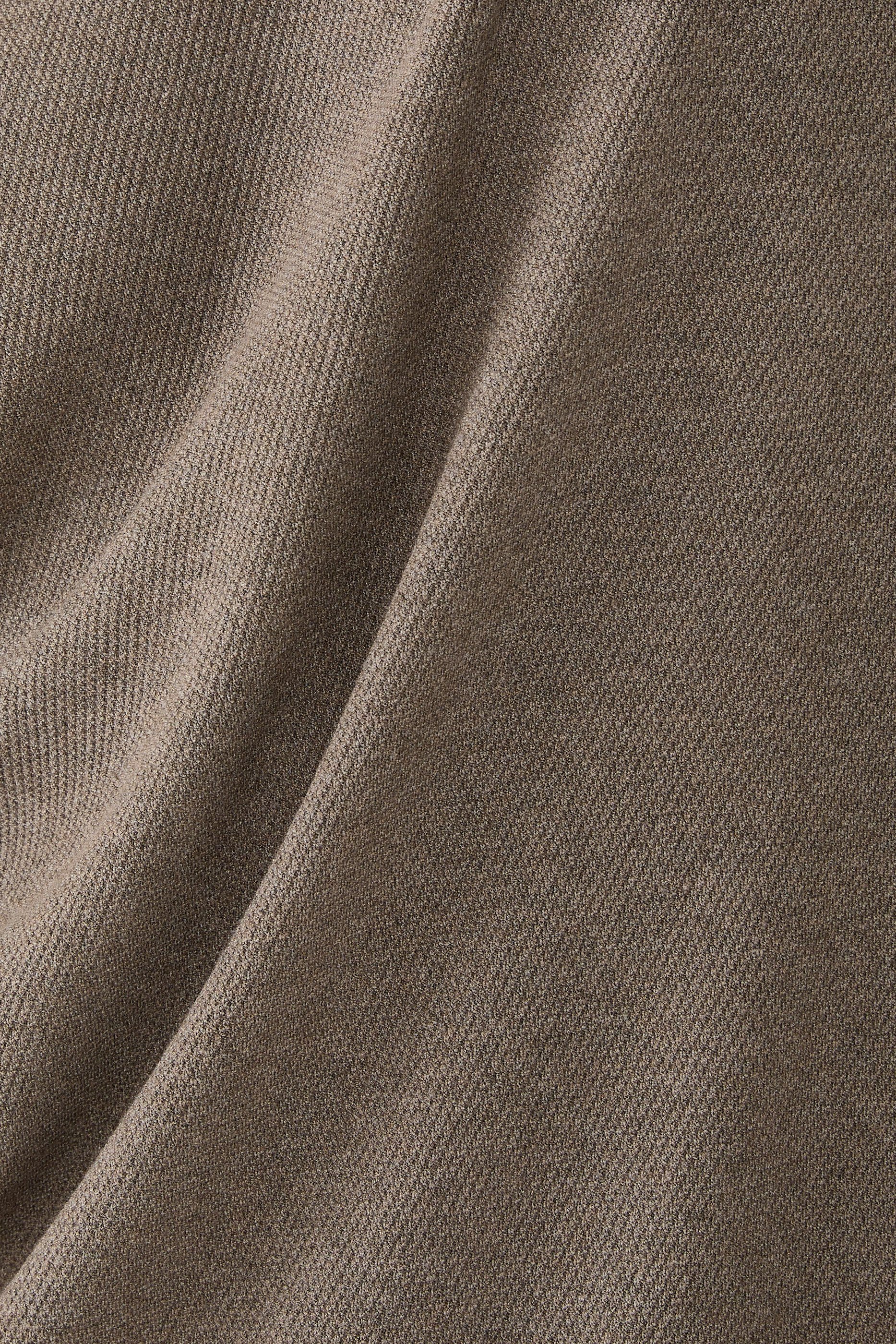 كنزة ريلاند بياقة ضيقة