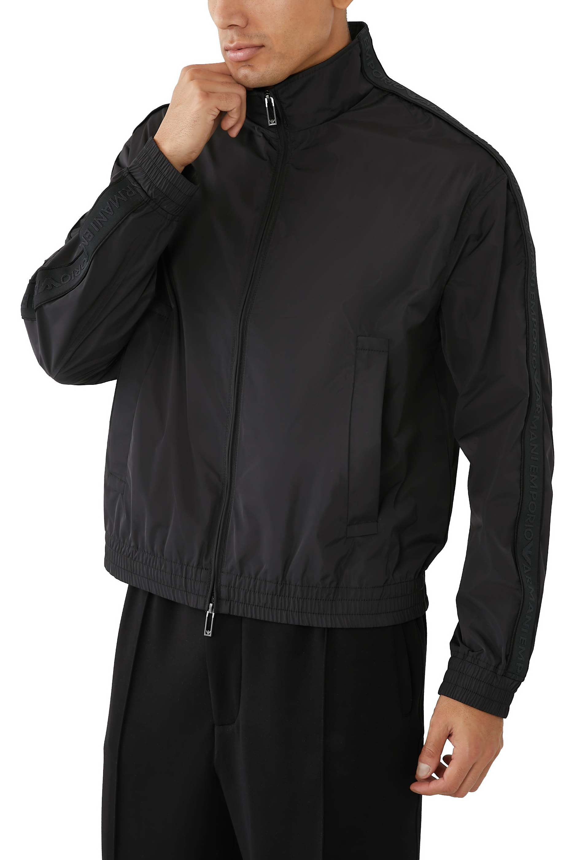 جاكيت نايلون بسحاب