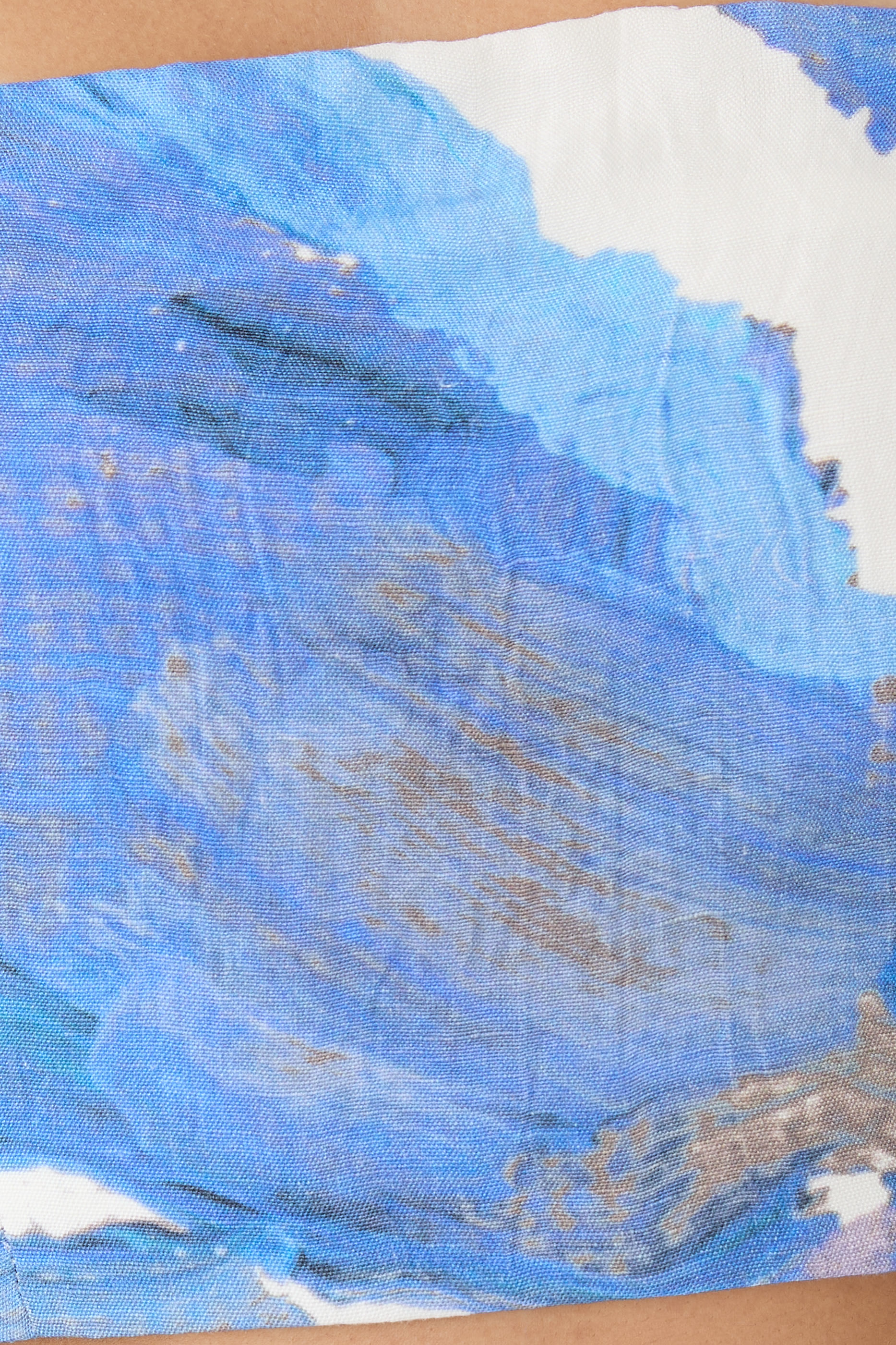 بلوزة رومي بلا حمالات