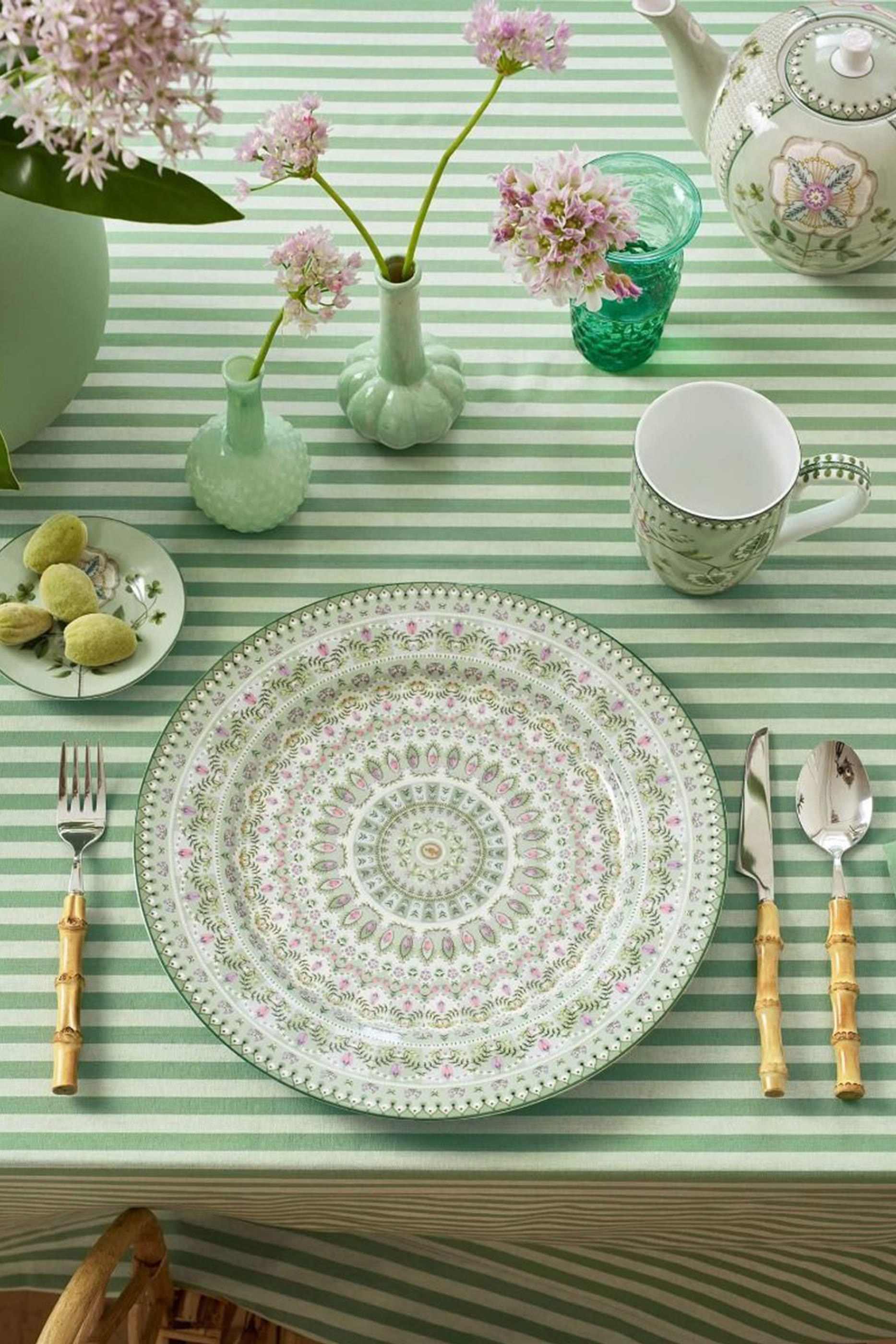 طبق سفلي مون ديلايت بنقشة ليلي  أند لوتس