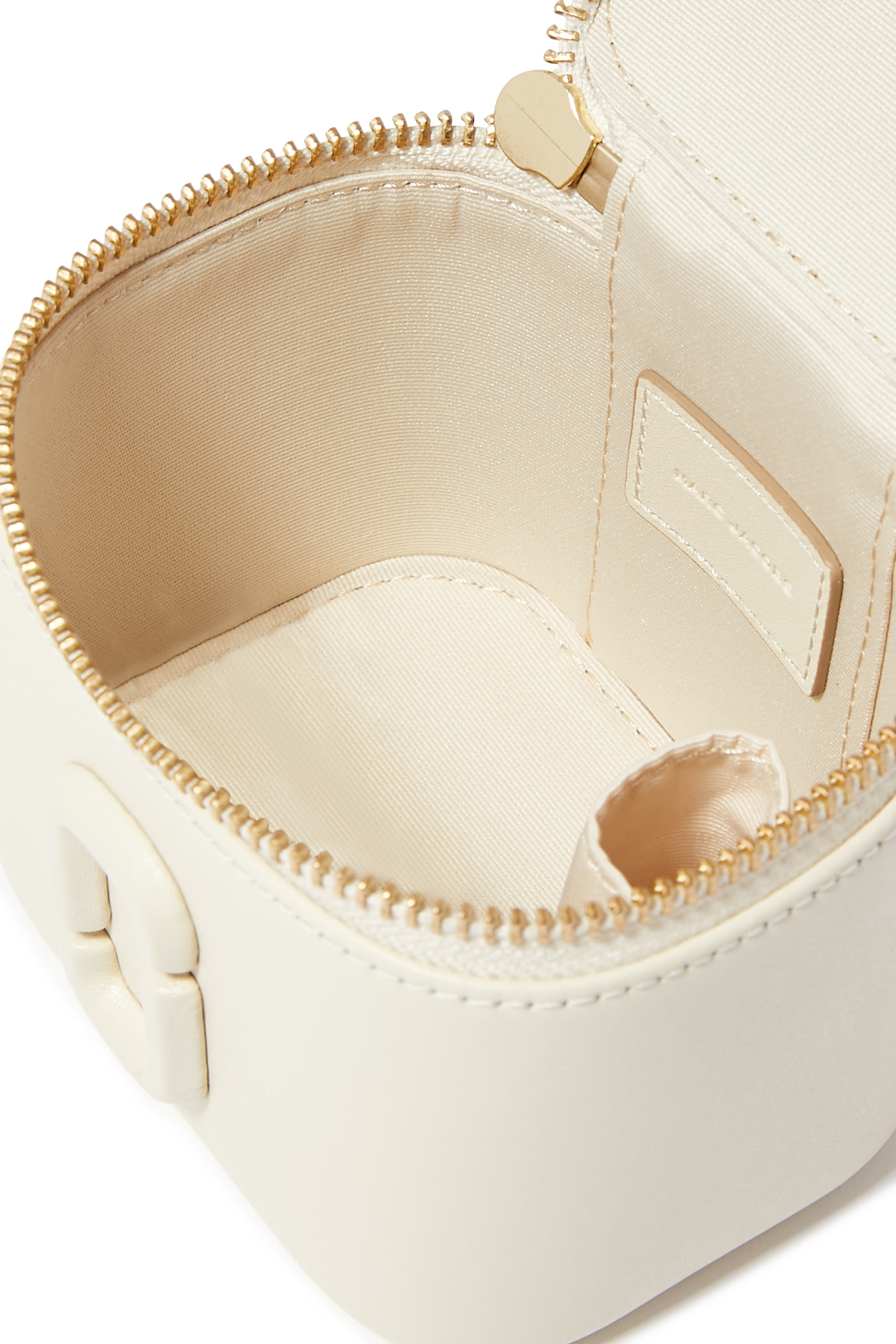 حقيبة مستحضرات صغيرة