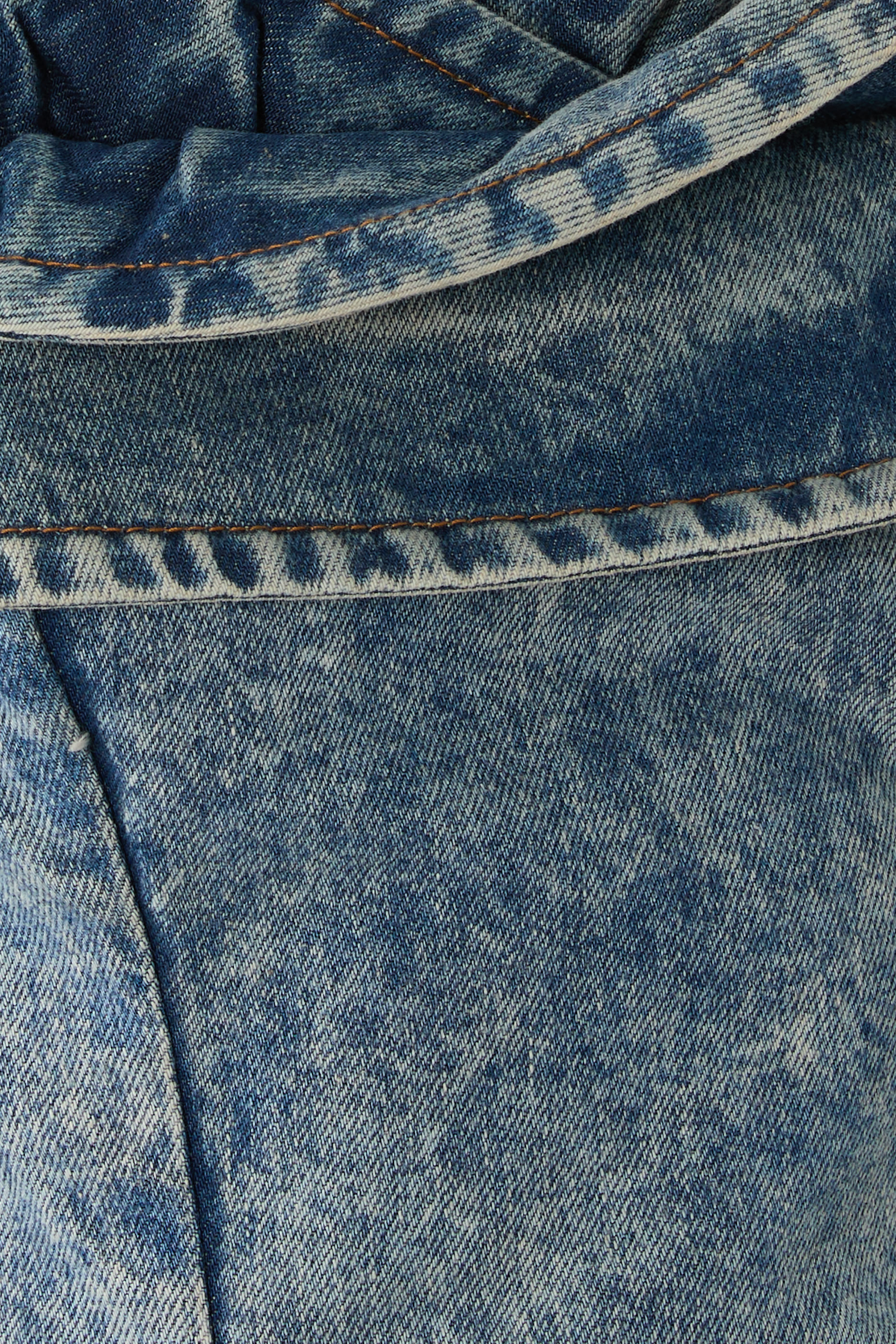 بلوزة بنمط مشد بياقة بتفاصيل منحوتة دنيم