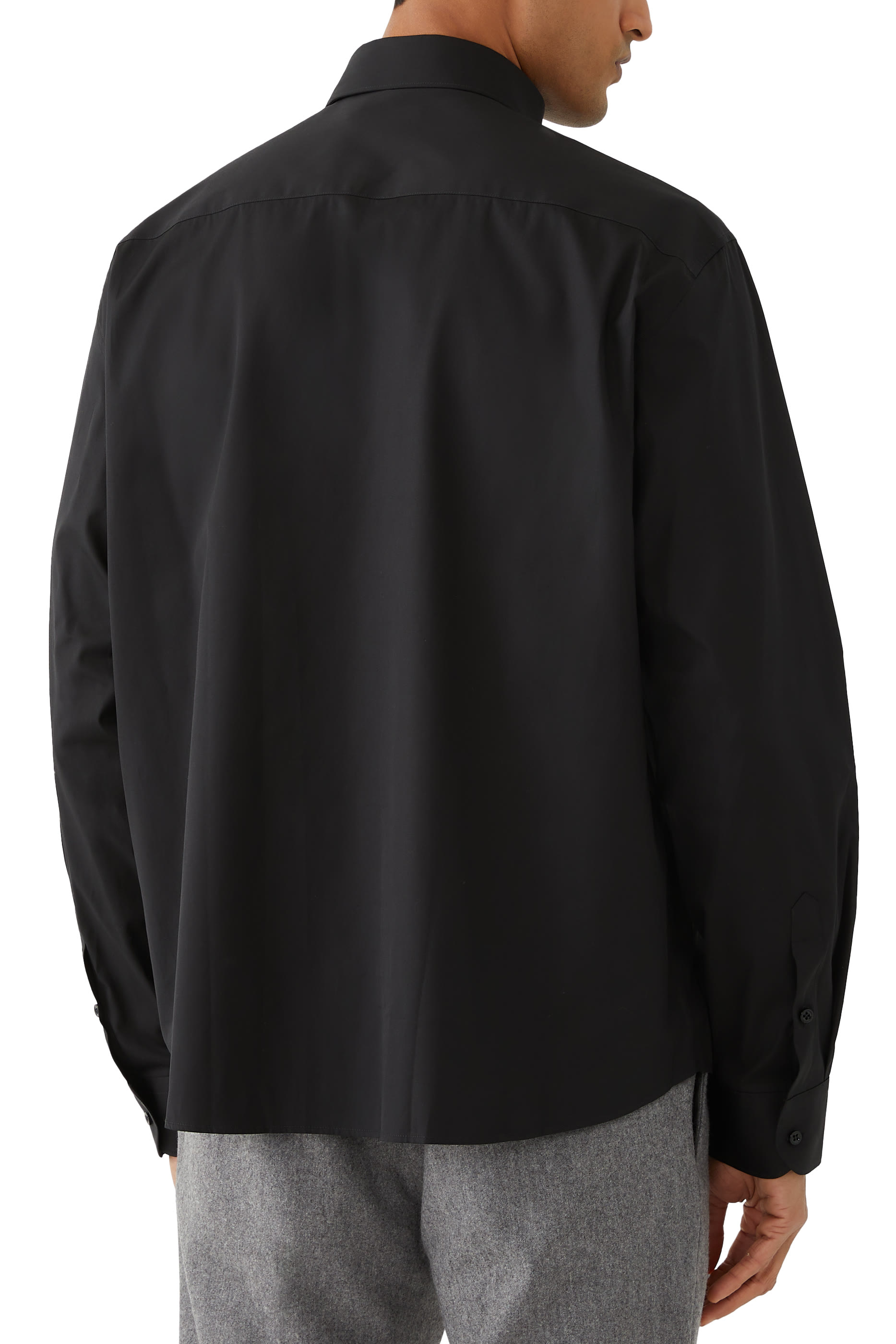 قميص بأكمام طويلة وقصة فضفاضة