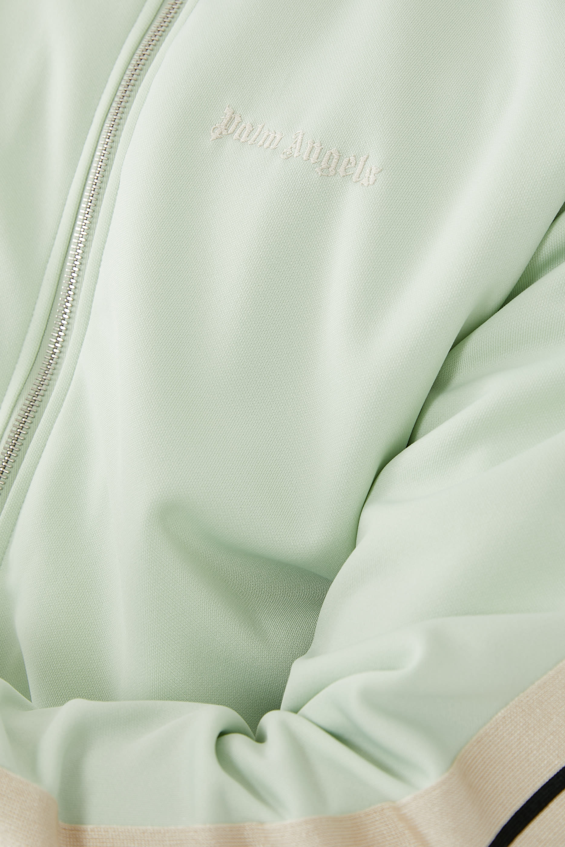 جاكيت رياضي بشعار الماركة الكلاسيكي