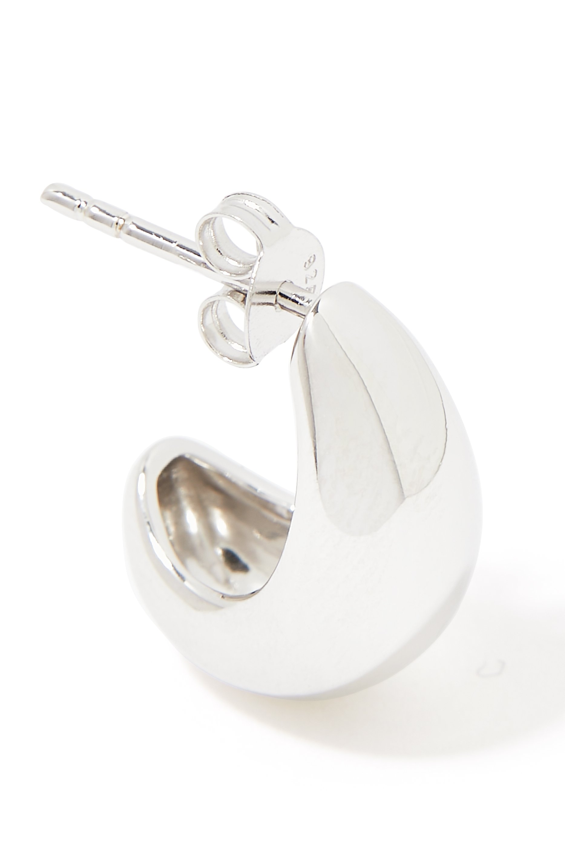 أقراط سافي دائرية صغيرة بتصميم مقوس