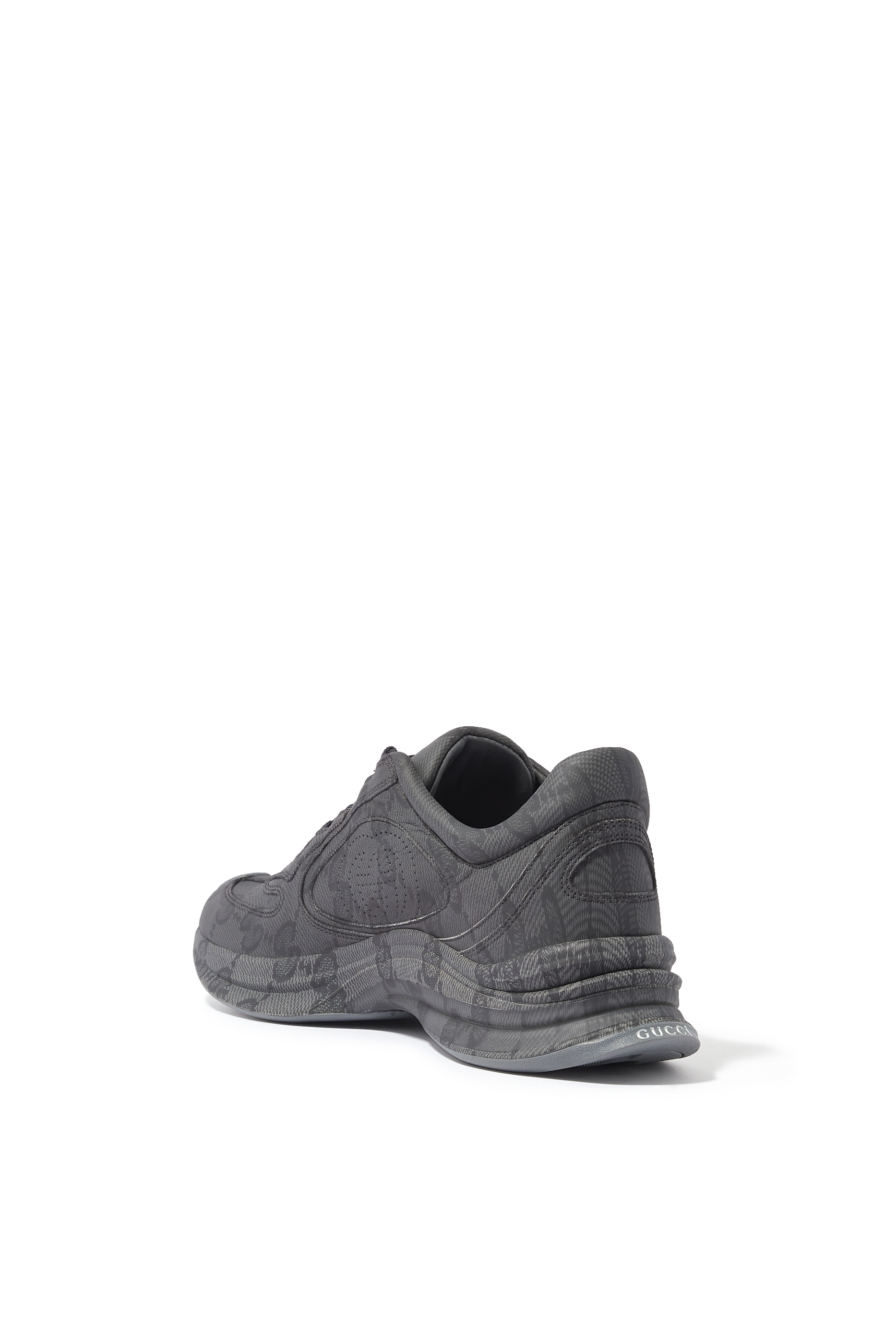 سنيكرز للجري بنقشة حرفي شعار الماركة