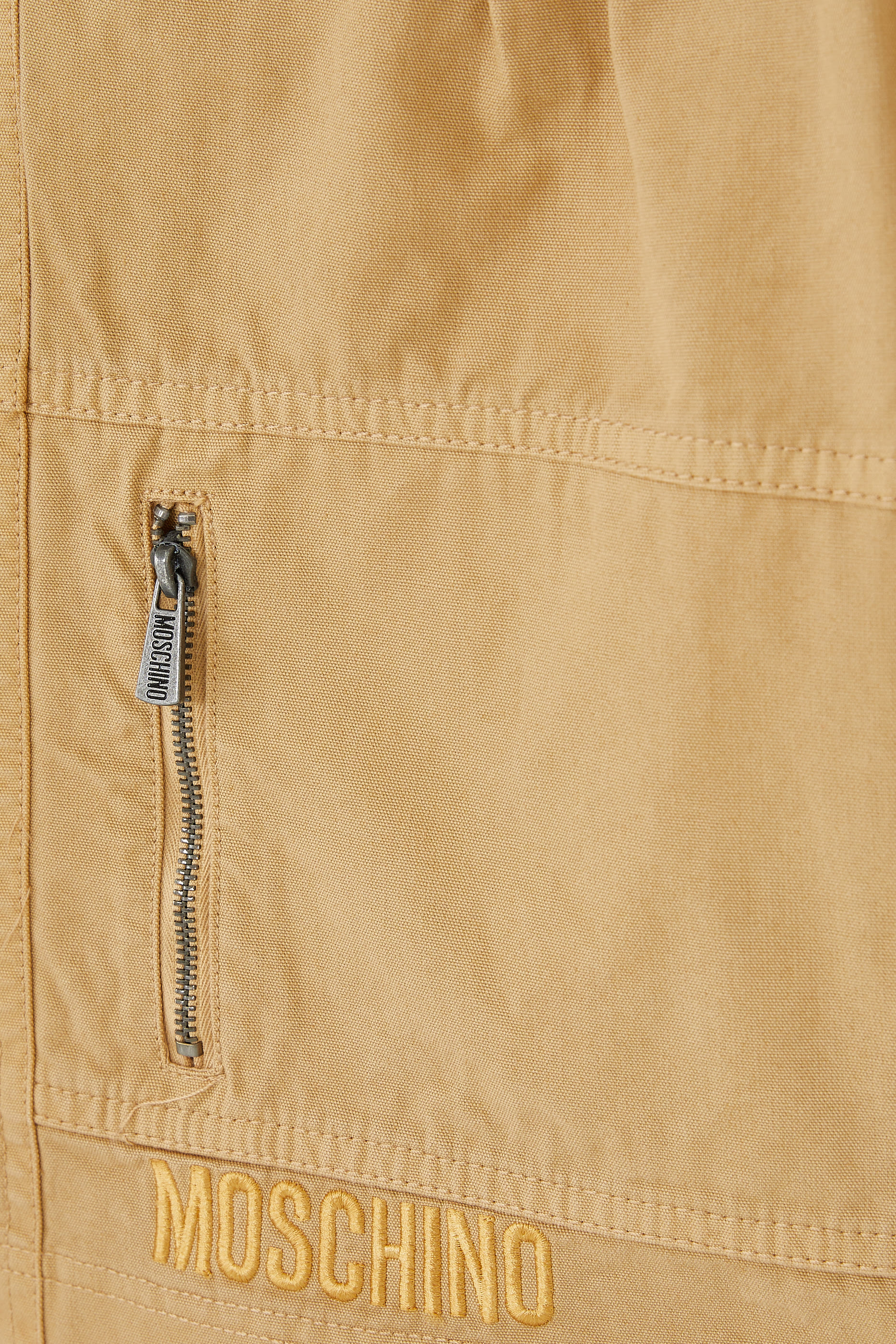 شورت بشعار الماركة للأطفال