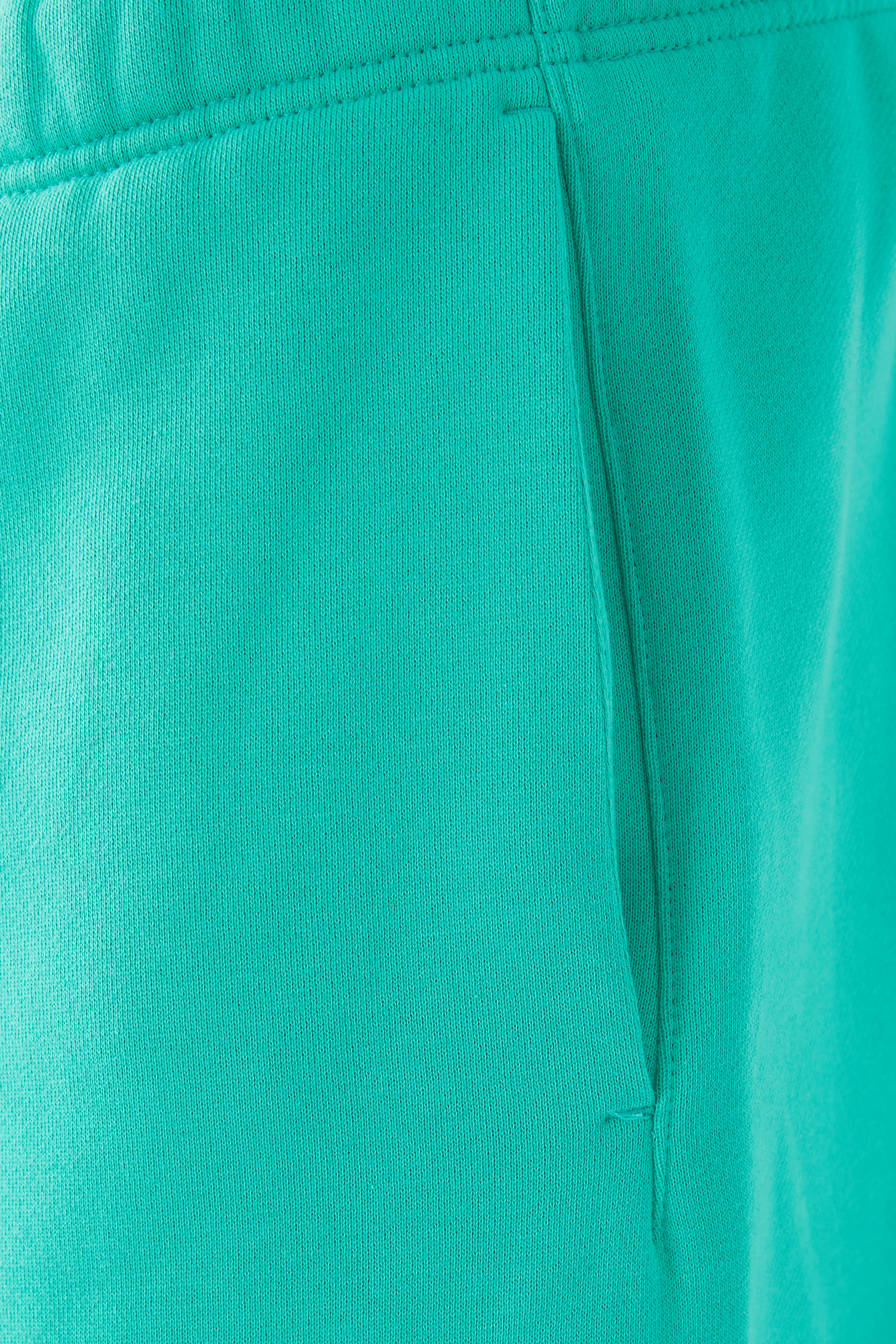 بنطال رياضي بشعار الماركة