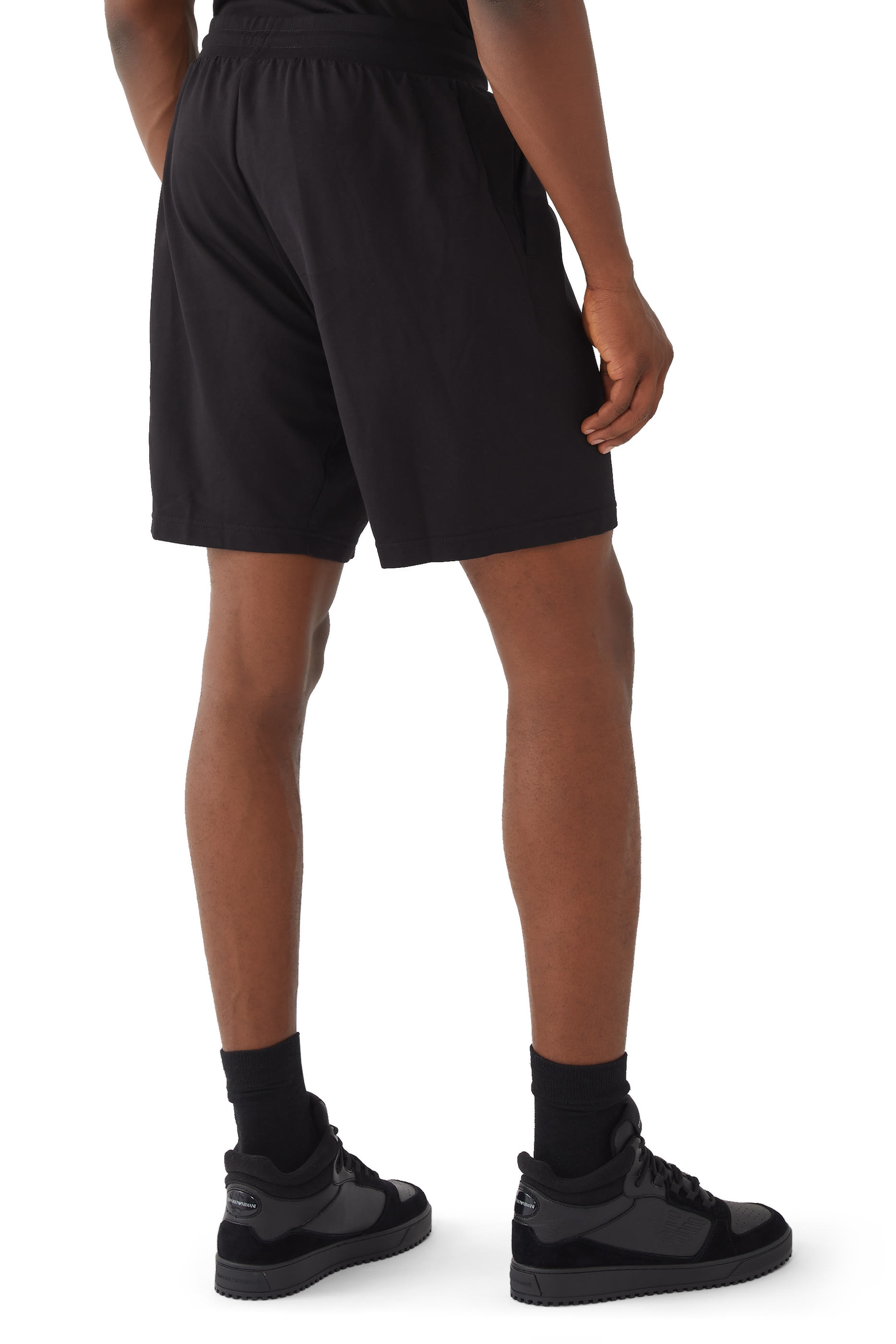 شورت بشعار الماركة عاكس للضوء