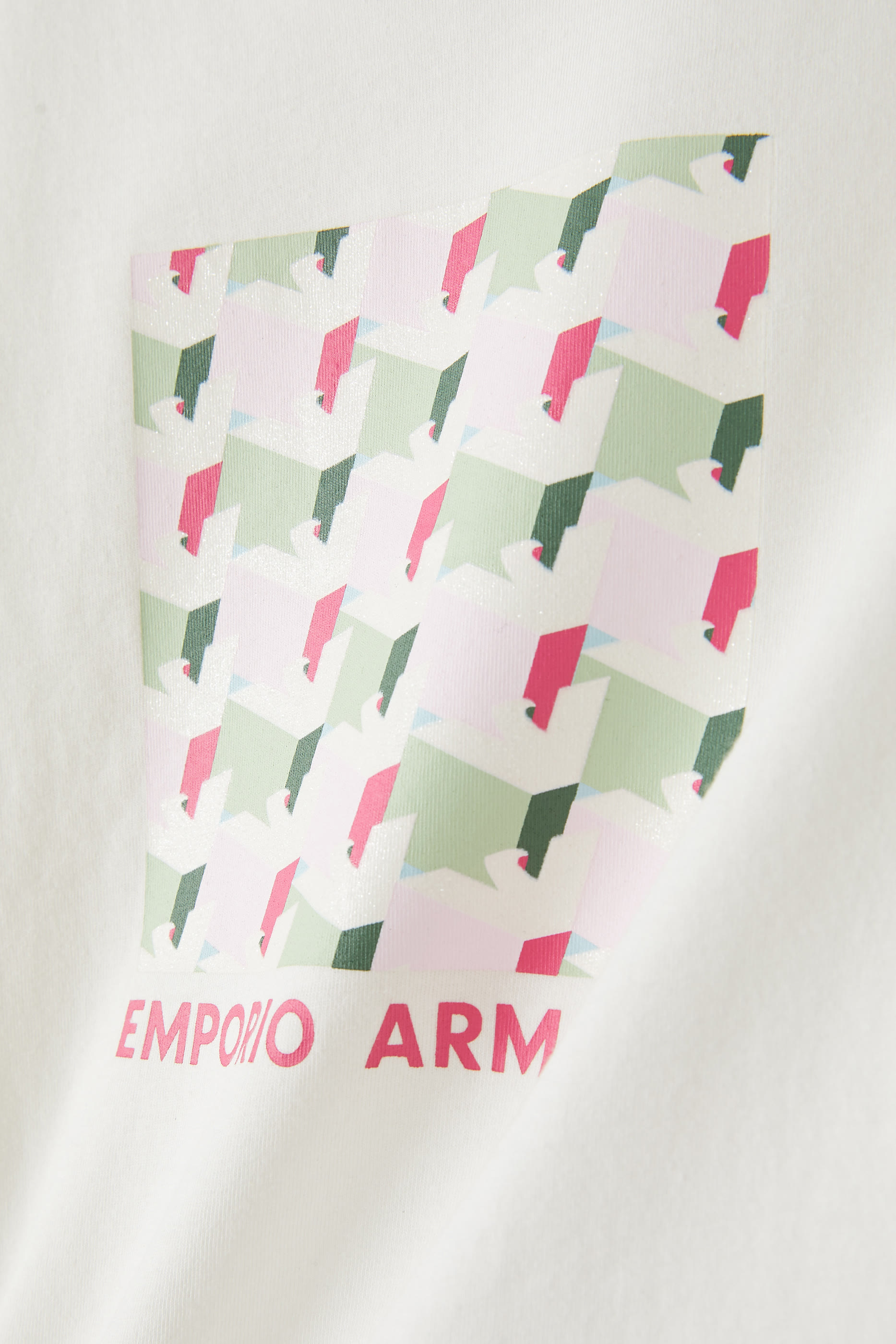 تيشيرت بطبعات شعار الماركة للأطفال