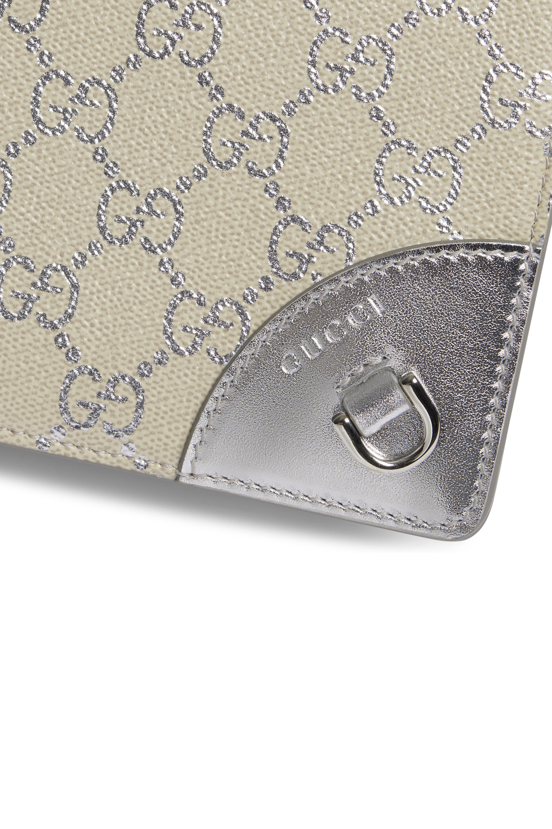 محفظة بحرفي شعار الماركة وسلسلة