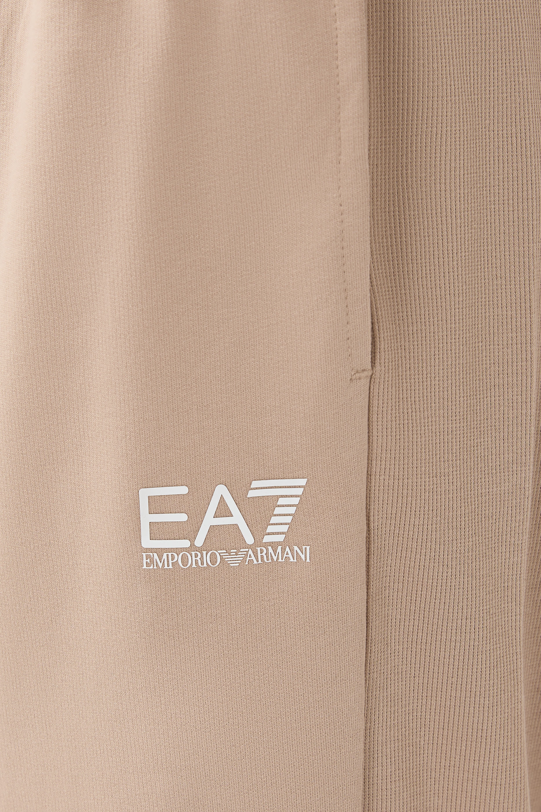 بنطال رياضي بشعار الماركة