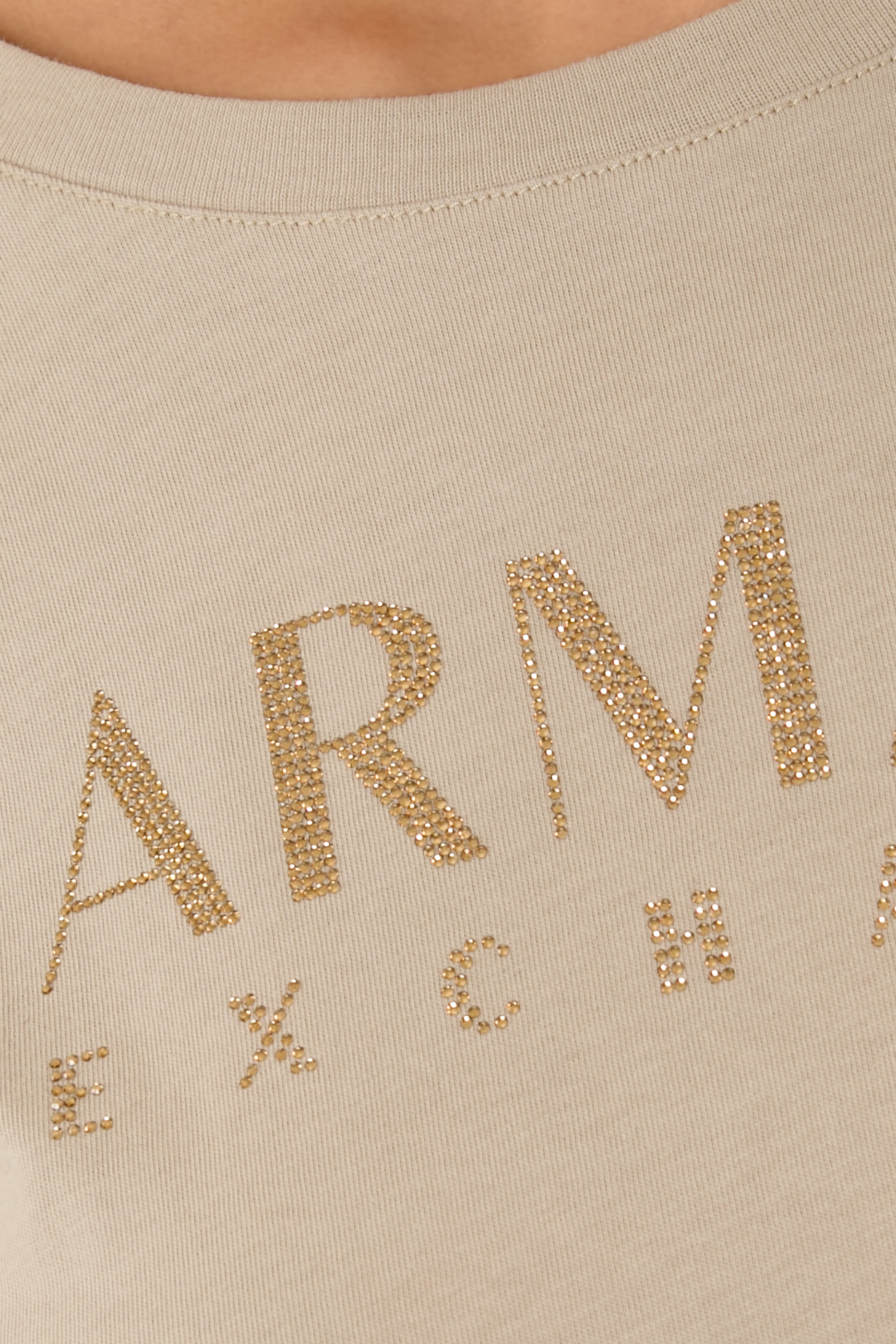 تيشيرت بقصة عادية وشعار الماركة