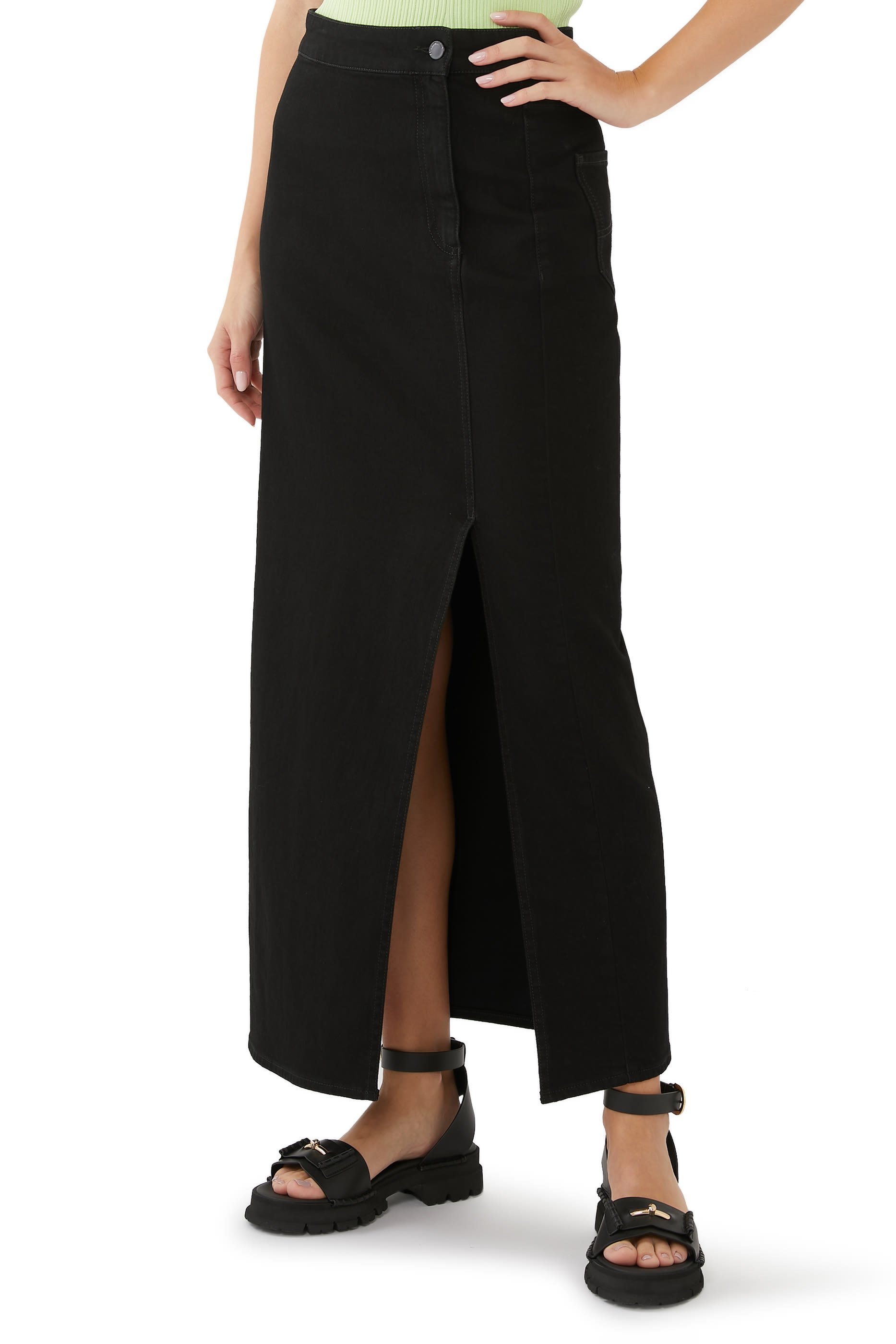 تنورة دنيم بفتحة