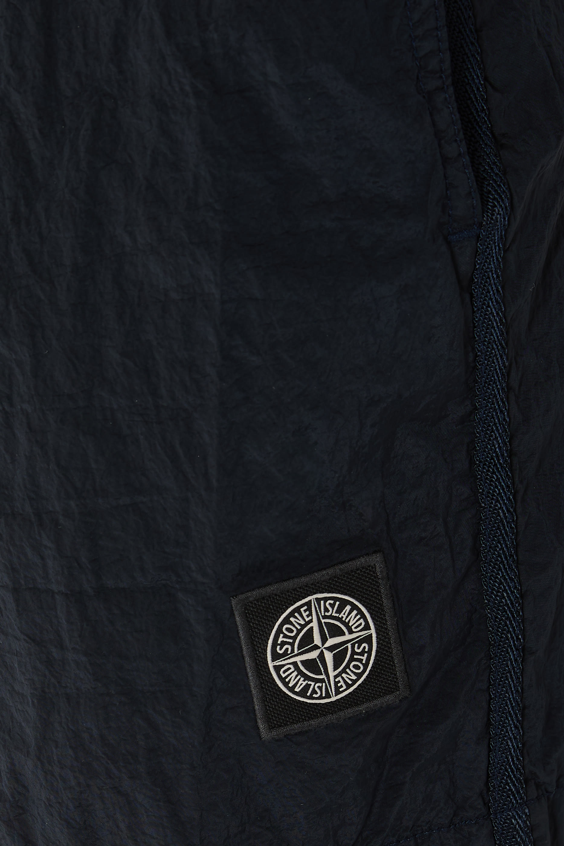 شورت سباحة مزين برقعة شعار الماركة 