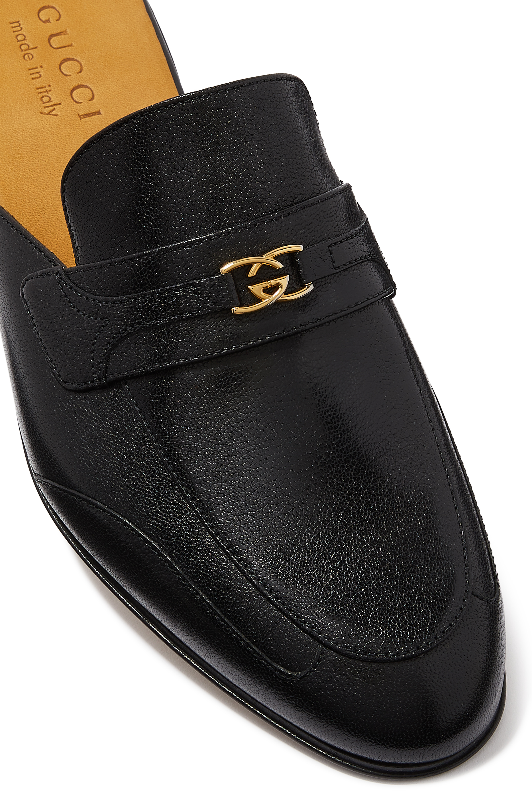 شبشب بشعار حرفي GG متداخلين