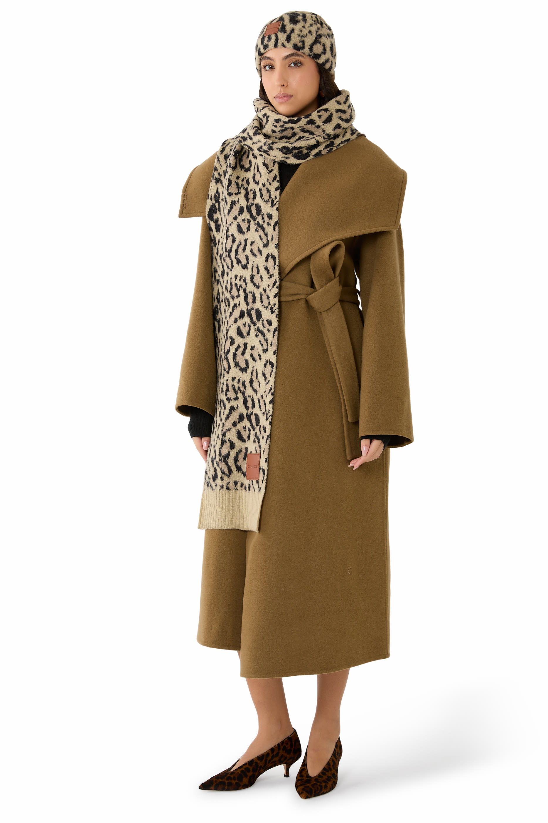 وشاح بنقشة جلد الفهد 