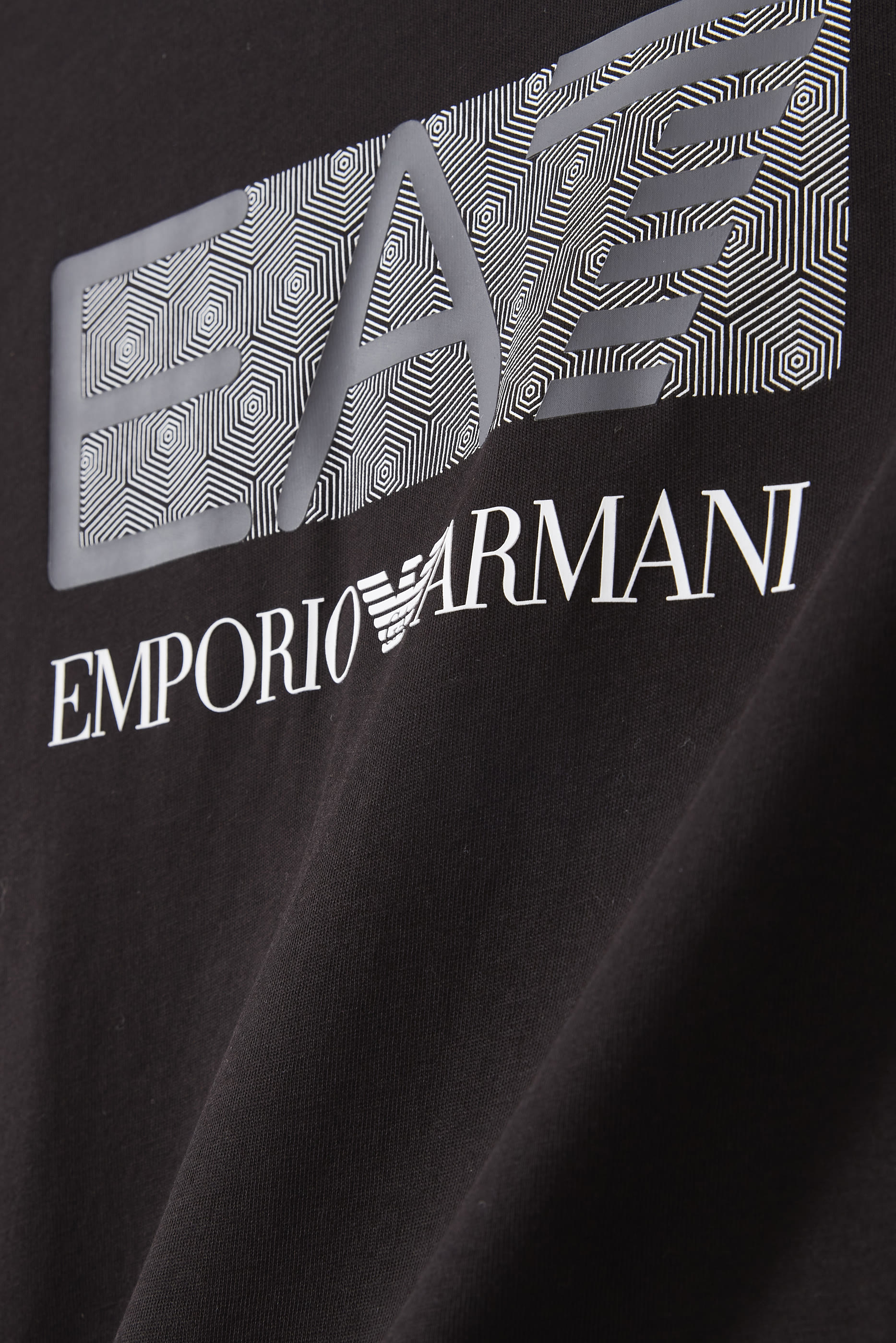 تيشيرت بشعار الماركة للأطفال