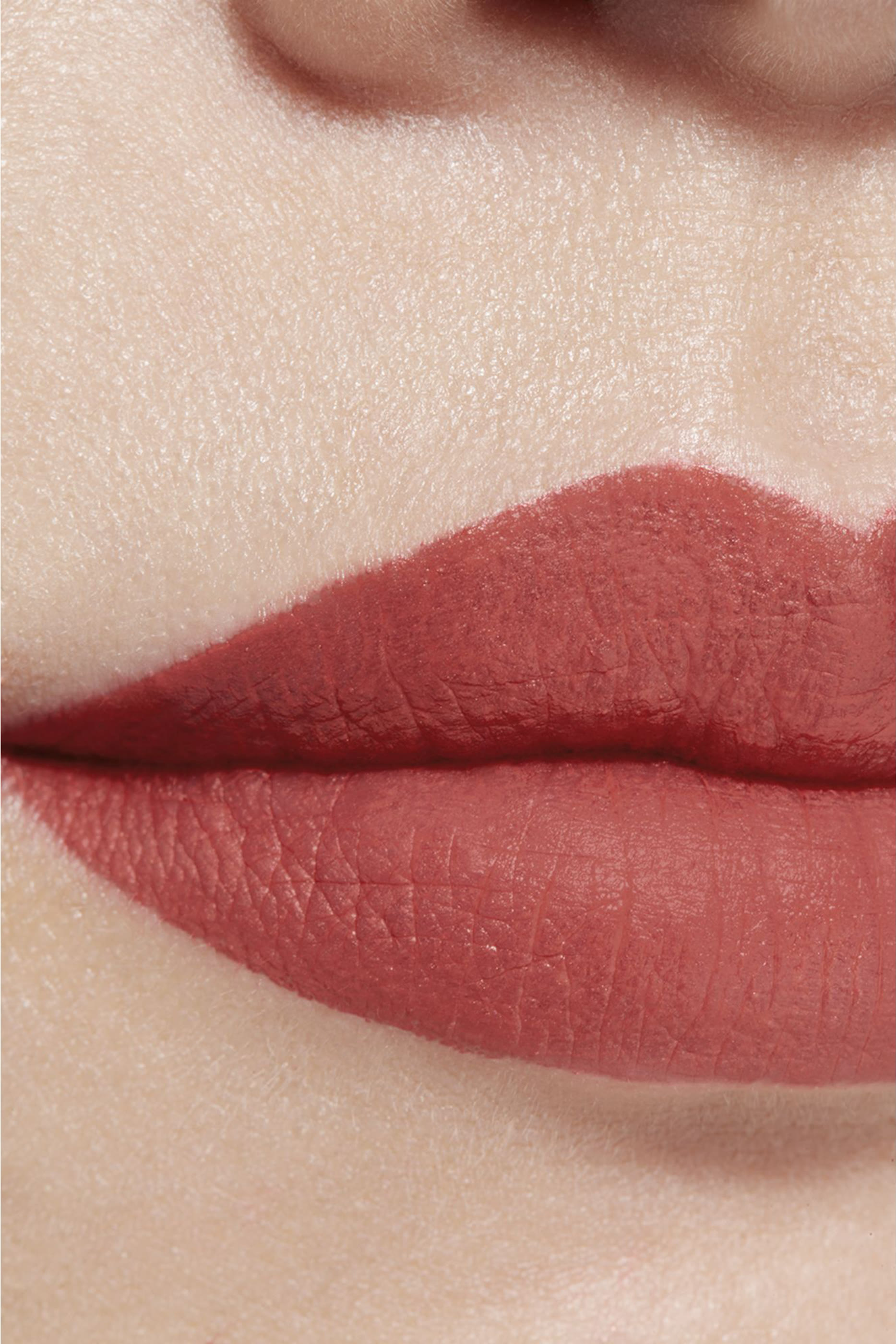 أحمر شفاه روج ألور سائل مخملي إنتنس يدوم طويلا