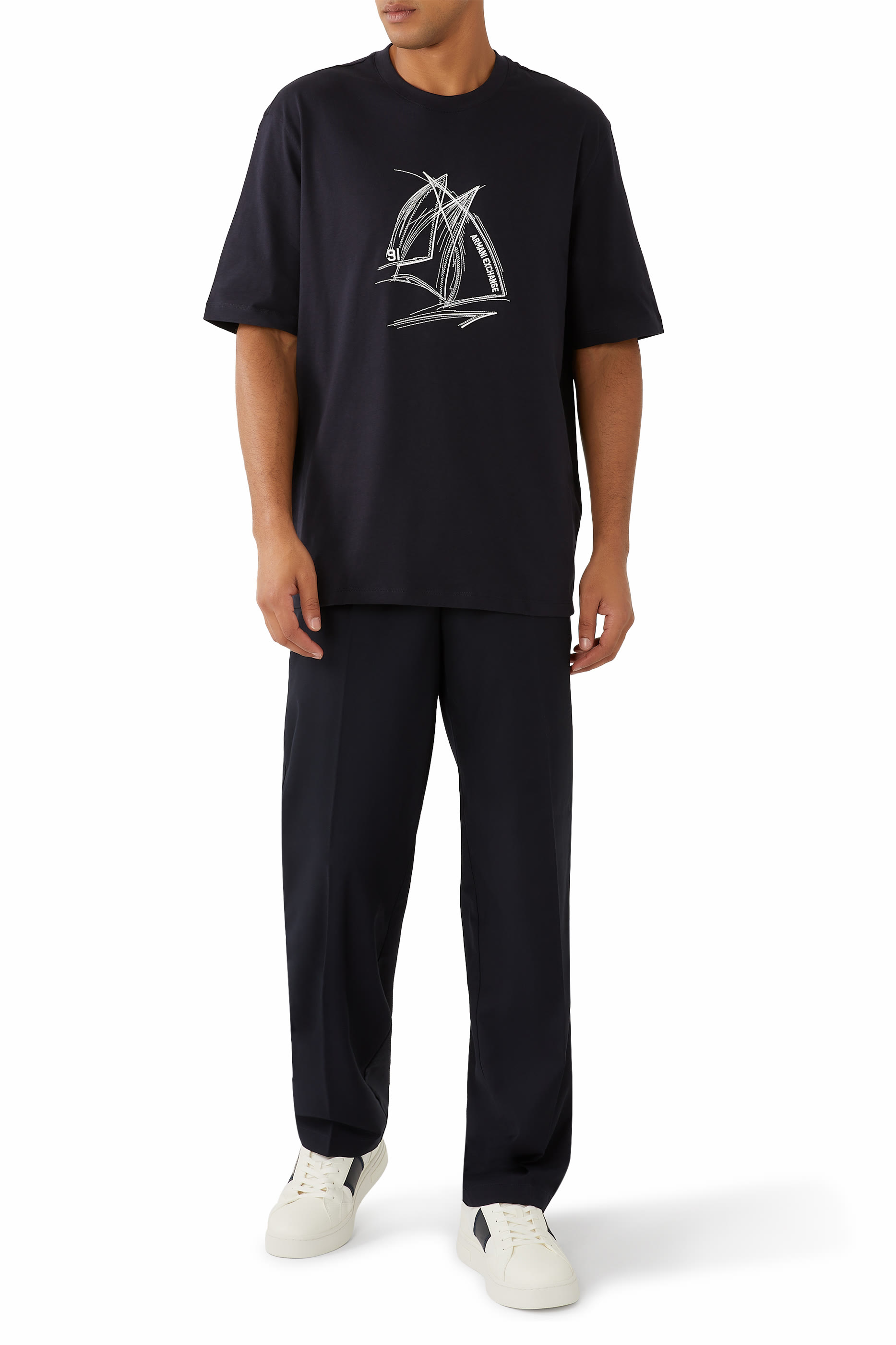 تيشيرت بأكمام قصيرة